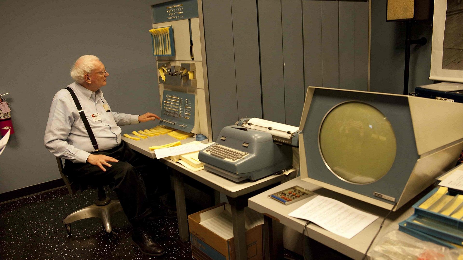 نمایشگر قدیمی pdp-1  spacewar!