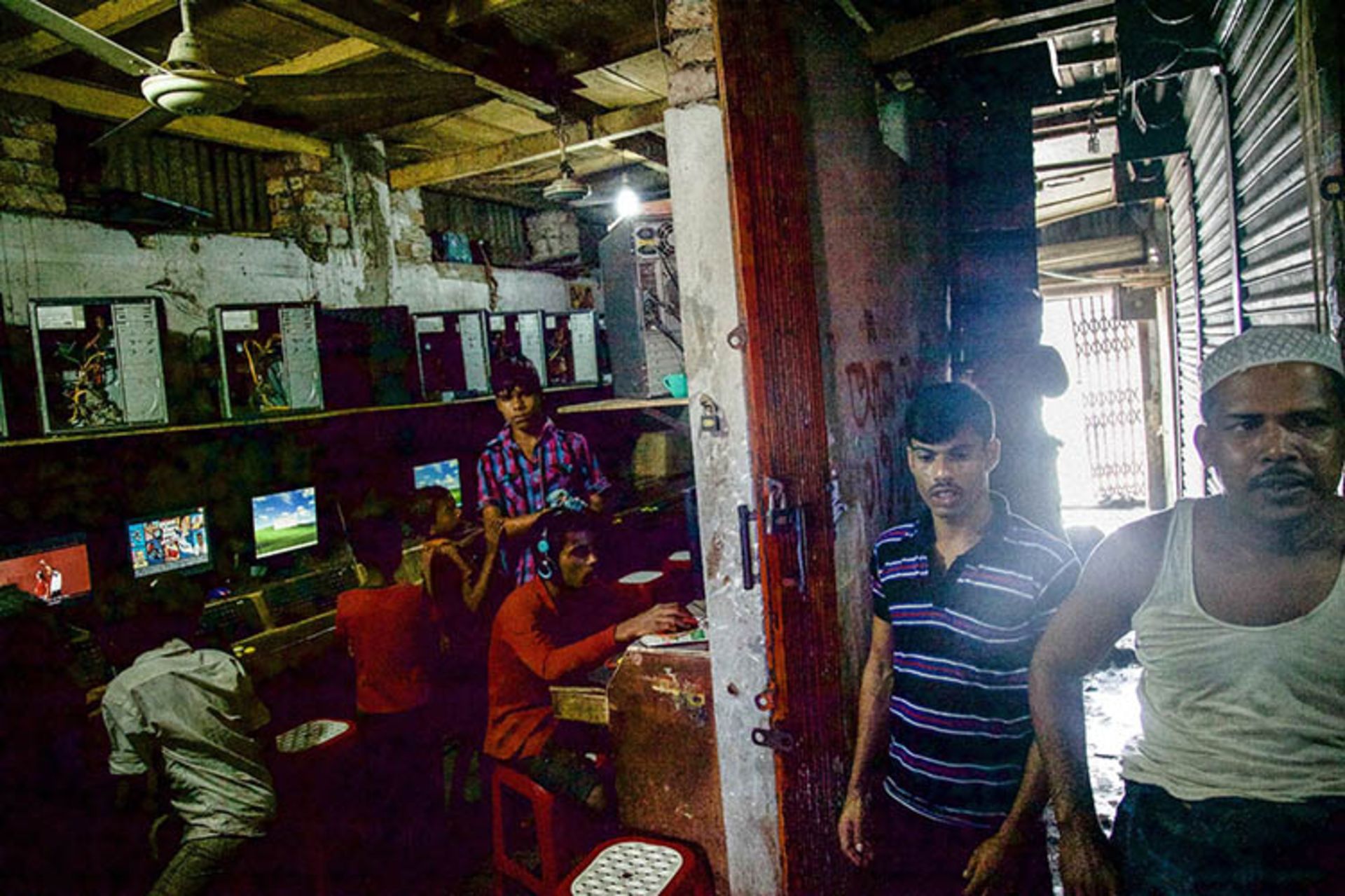 2014-12-gaming-in-dhaka-5