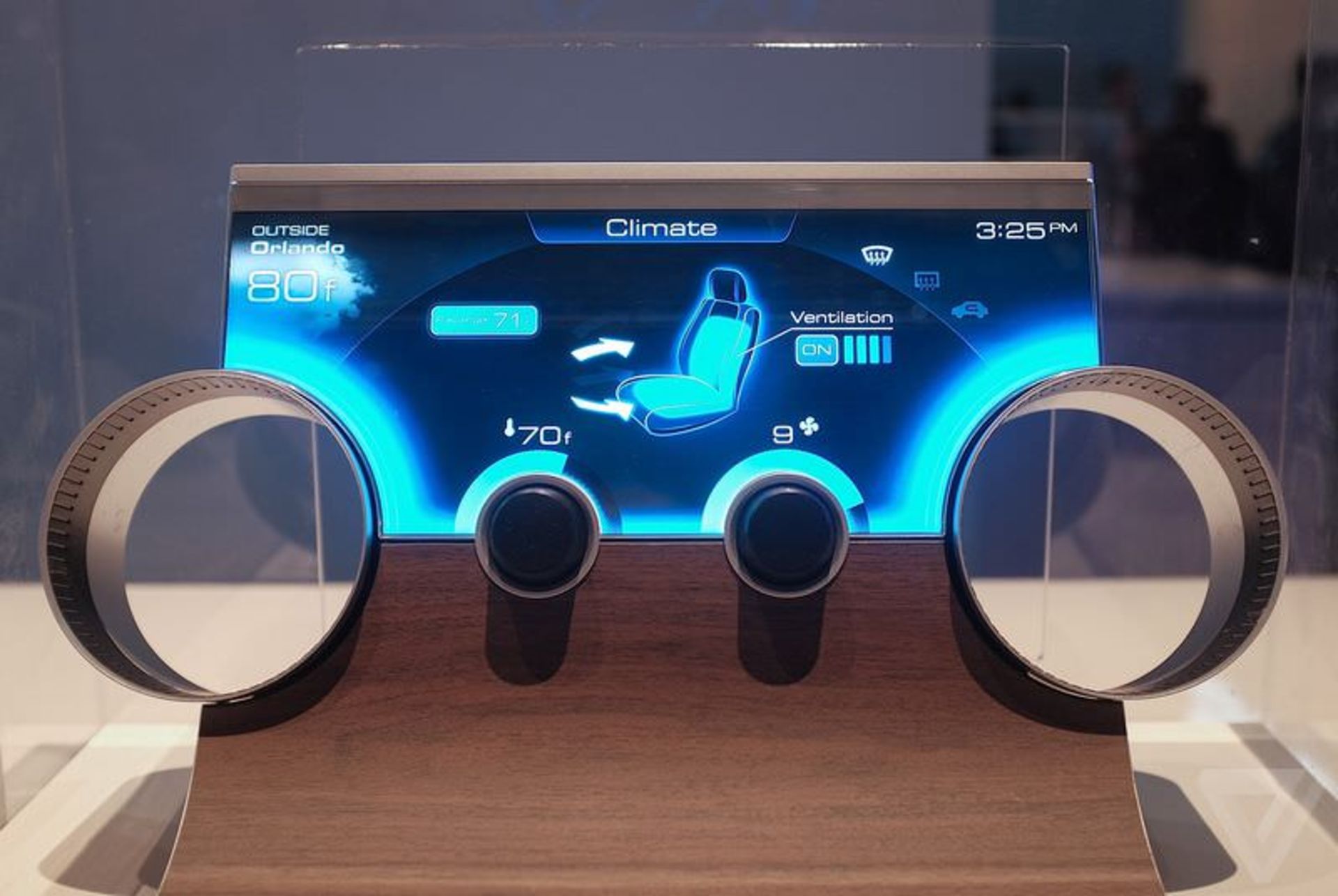 2015-01-sharp-free-form-display-2