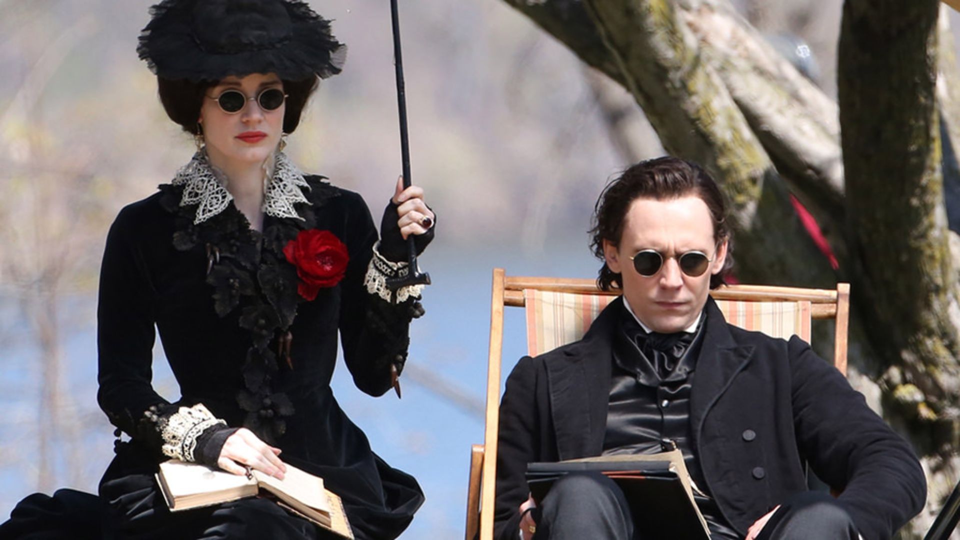 2015-01-tom-hiddleston-jessica-chastain-set