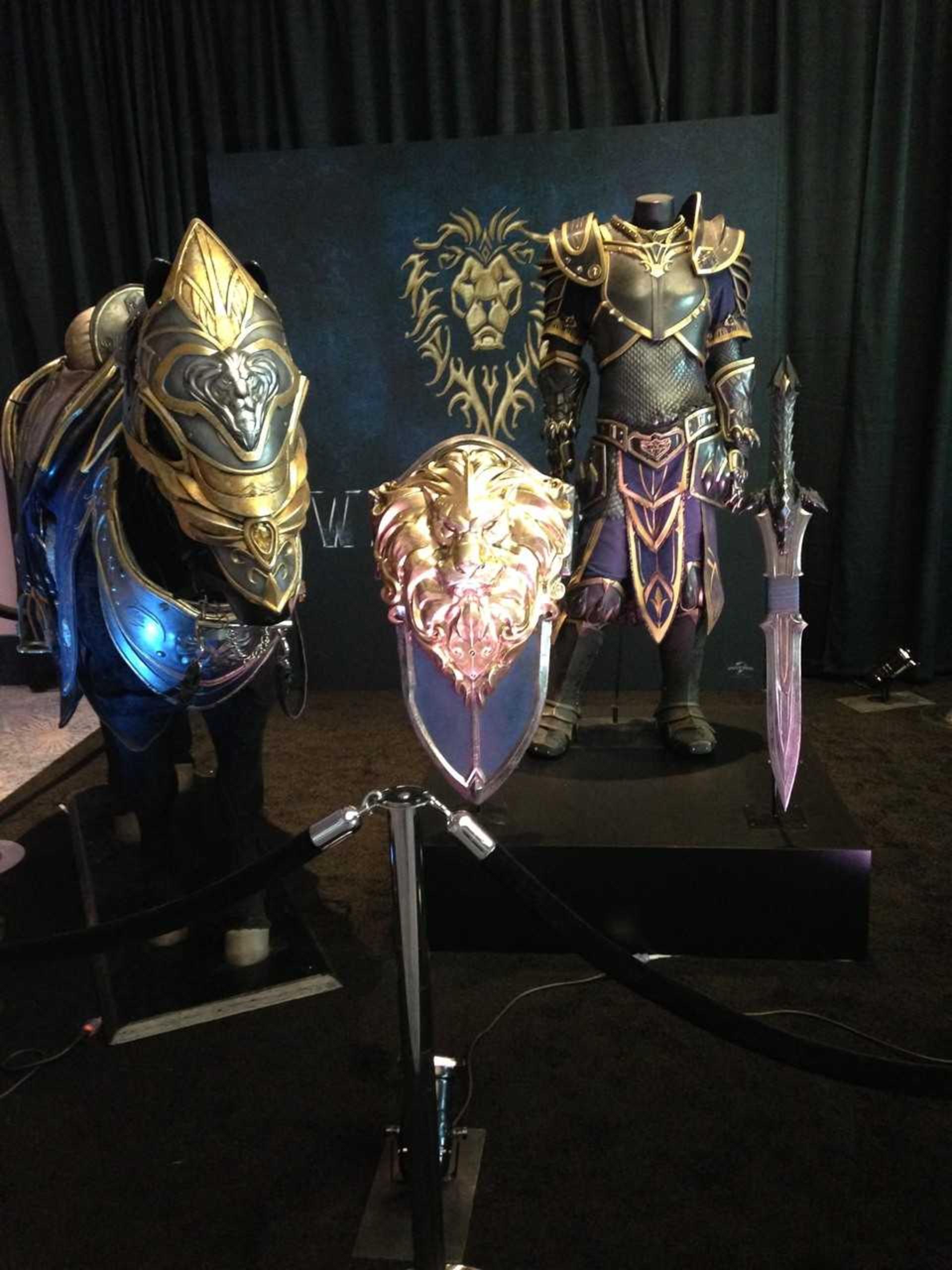 2015-02-warcraft-props-comiccon-1