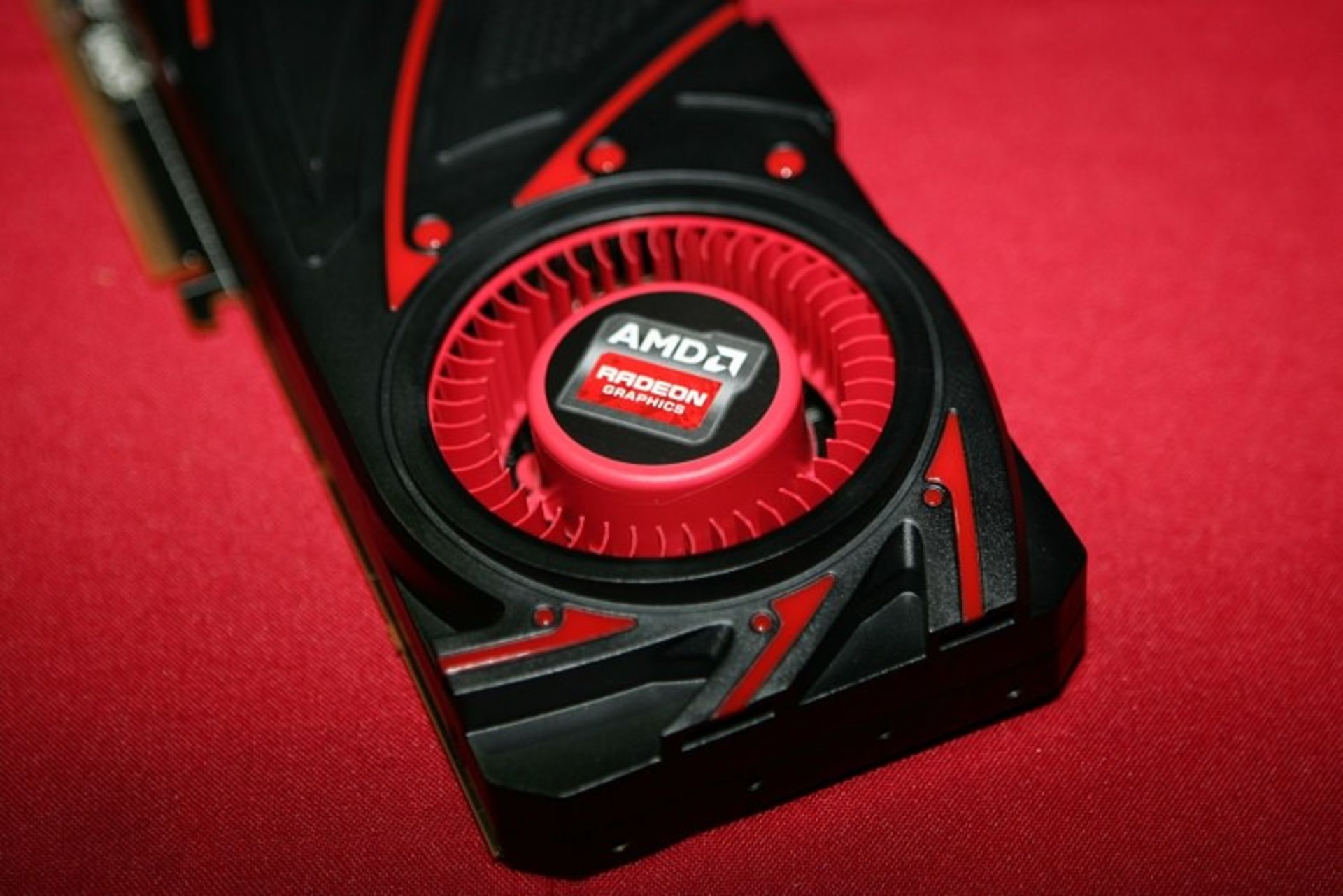 2015-04-amd-r9-hbm-product