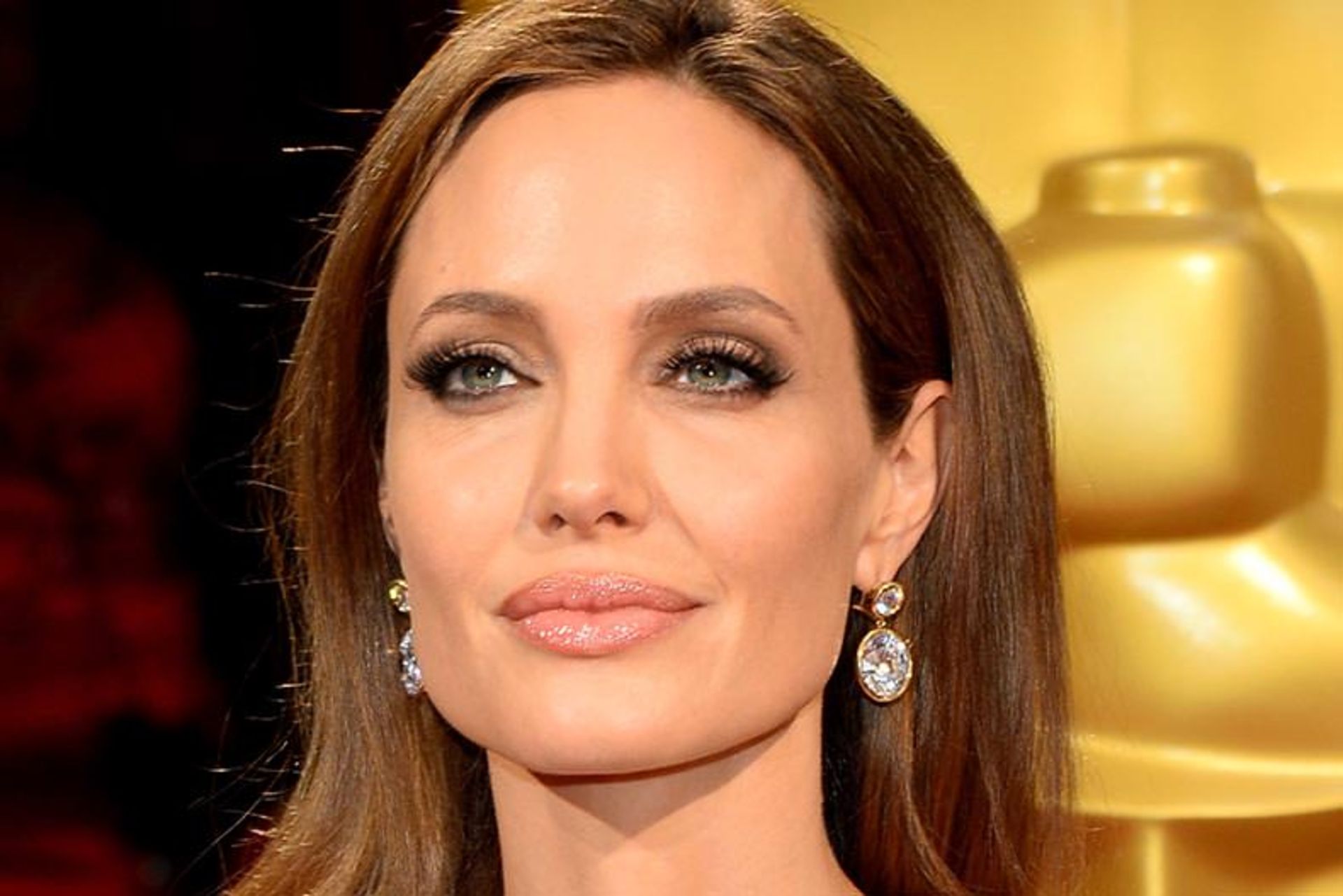 2015-04-angelina-jolie