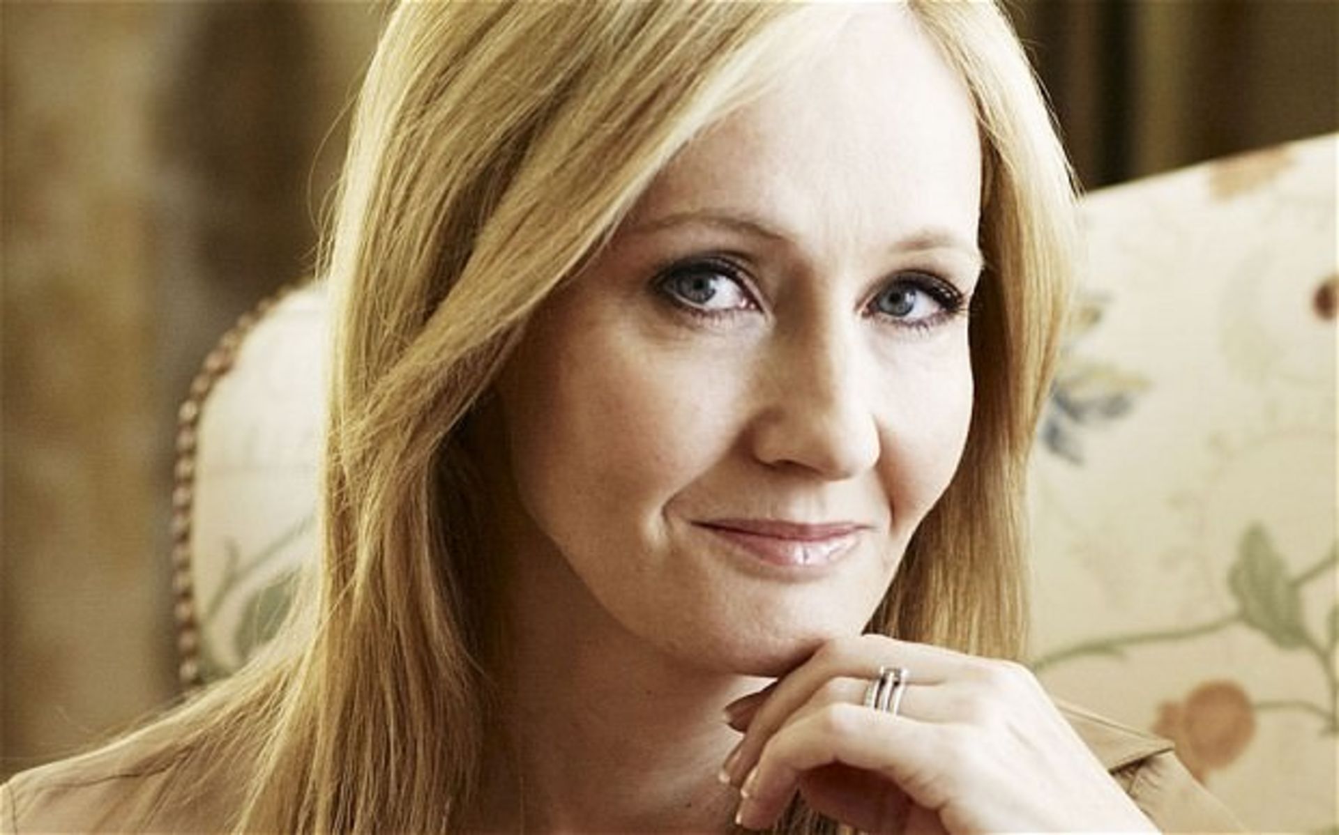 2015-04-jk-rowling-sum_234_3140427a