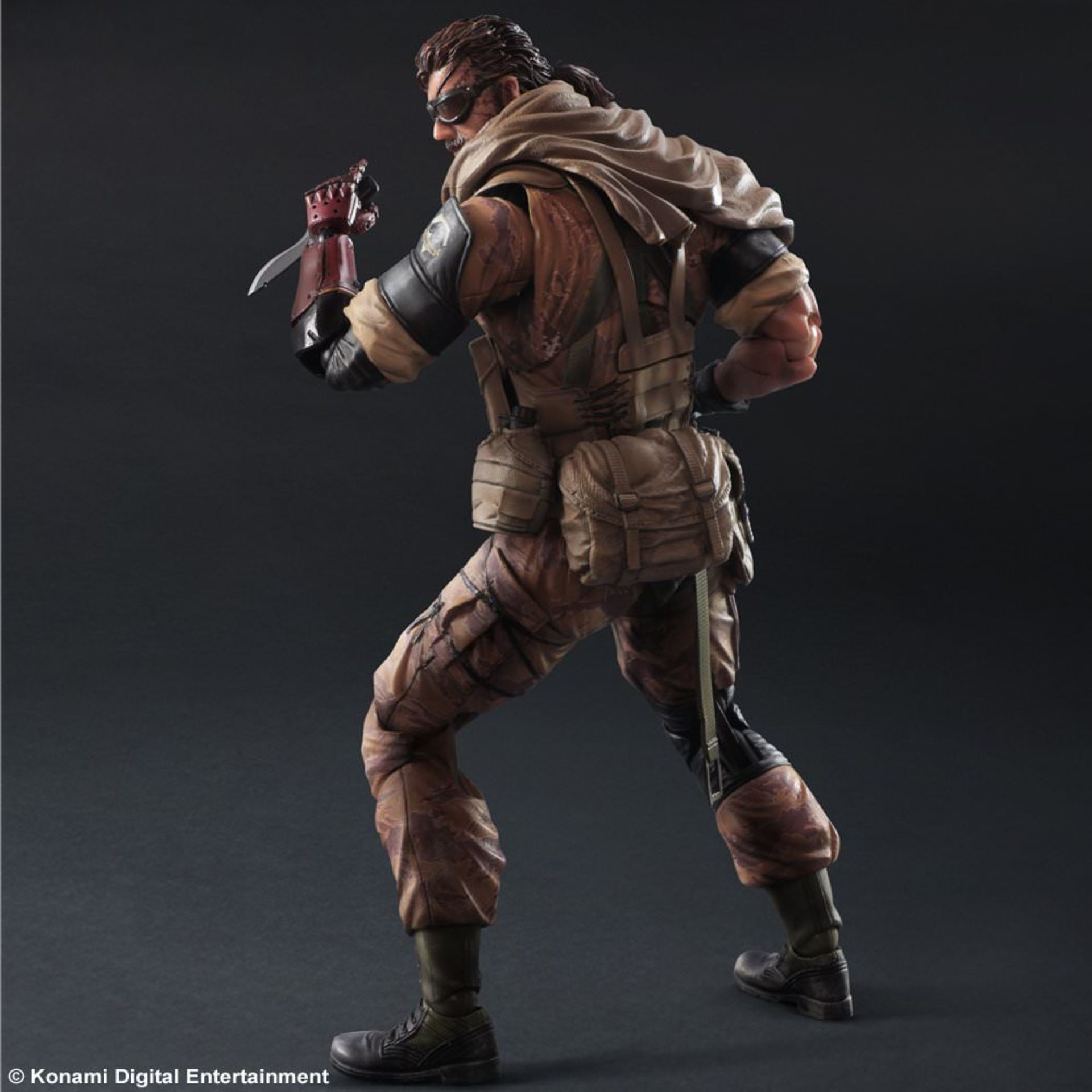 2015-04-play-arts-kai-mgsv-venom-snake-gold-tiger-004