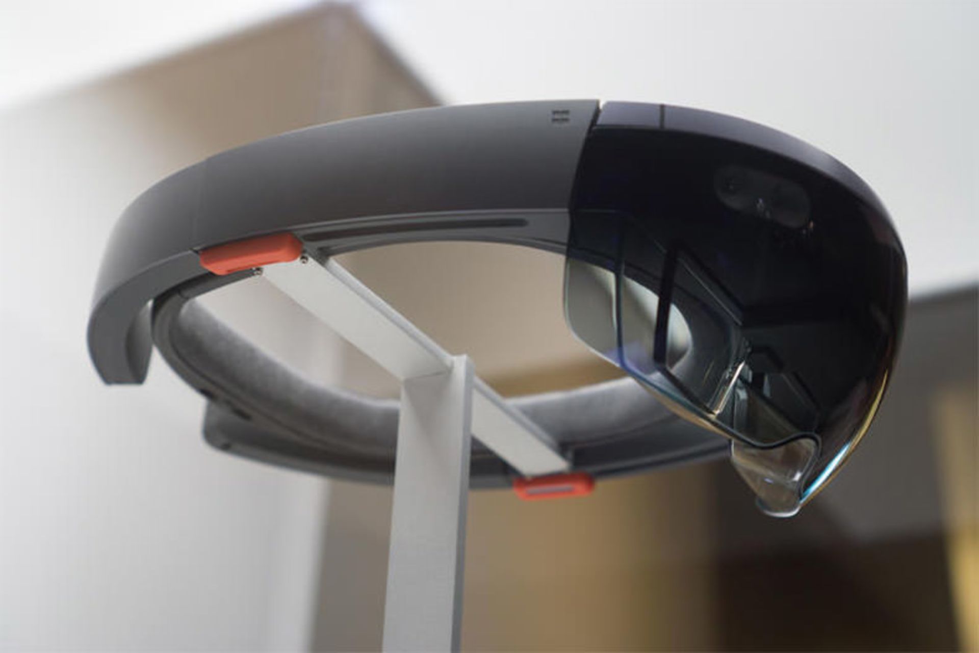 microsoft-hololens-2