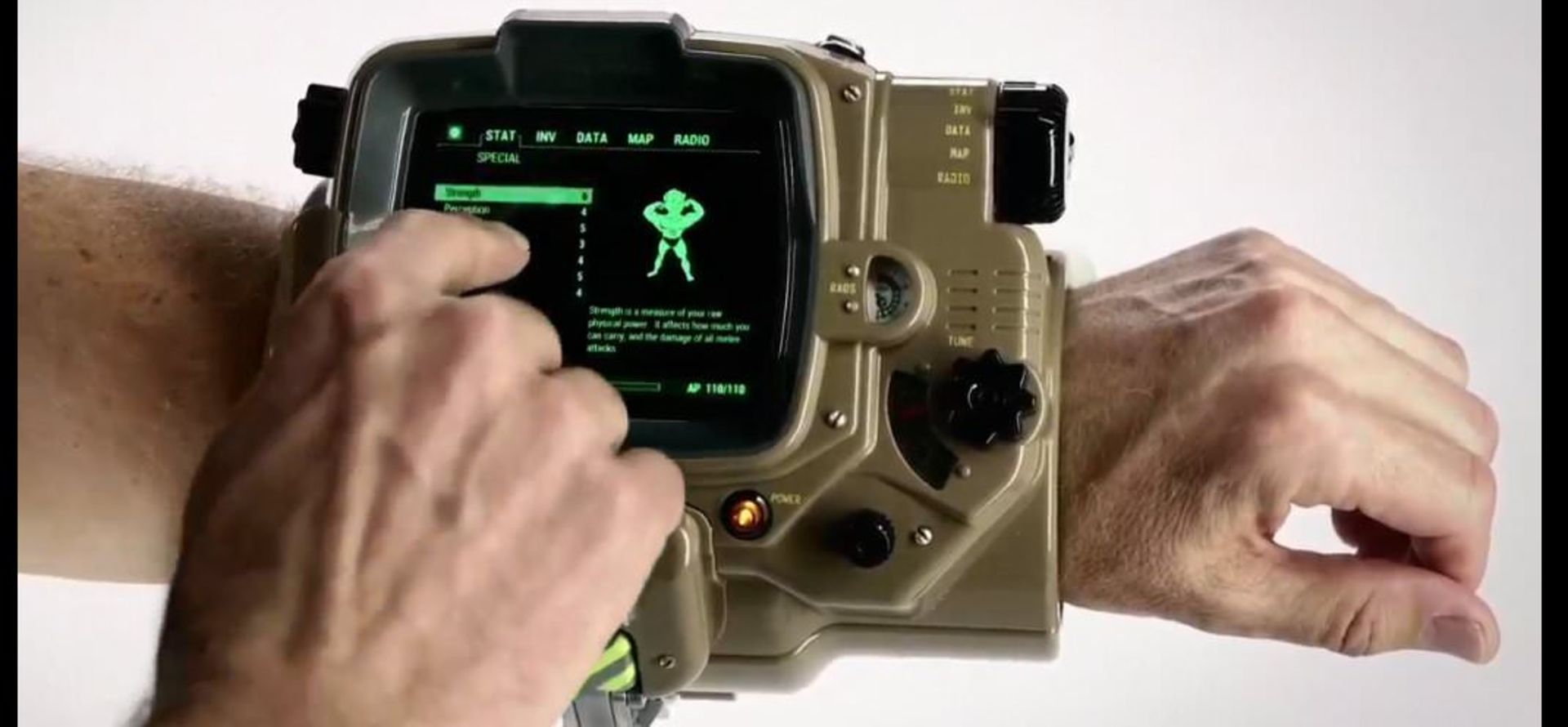 2015-06-fallout-4-pip-boy
