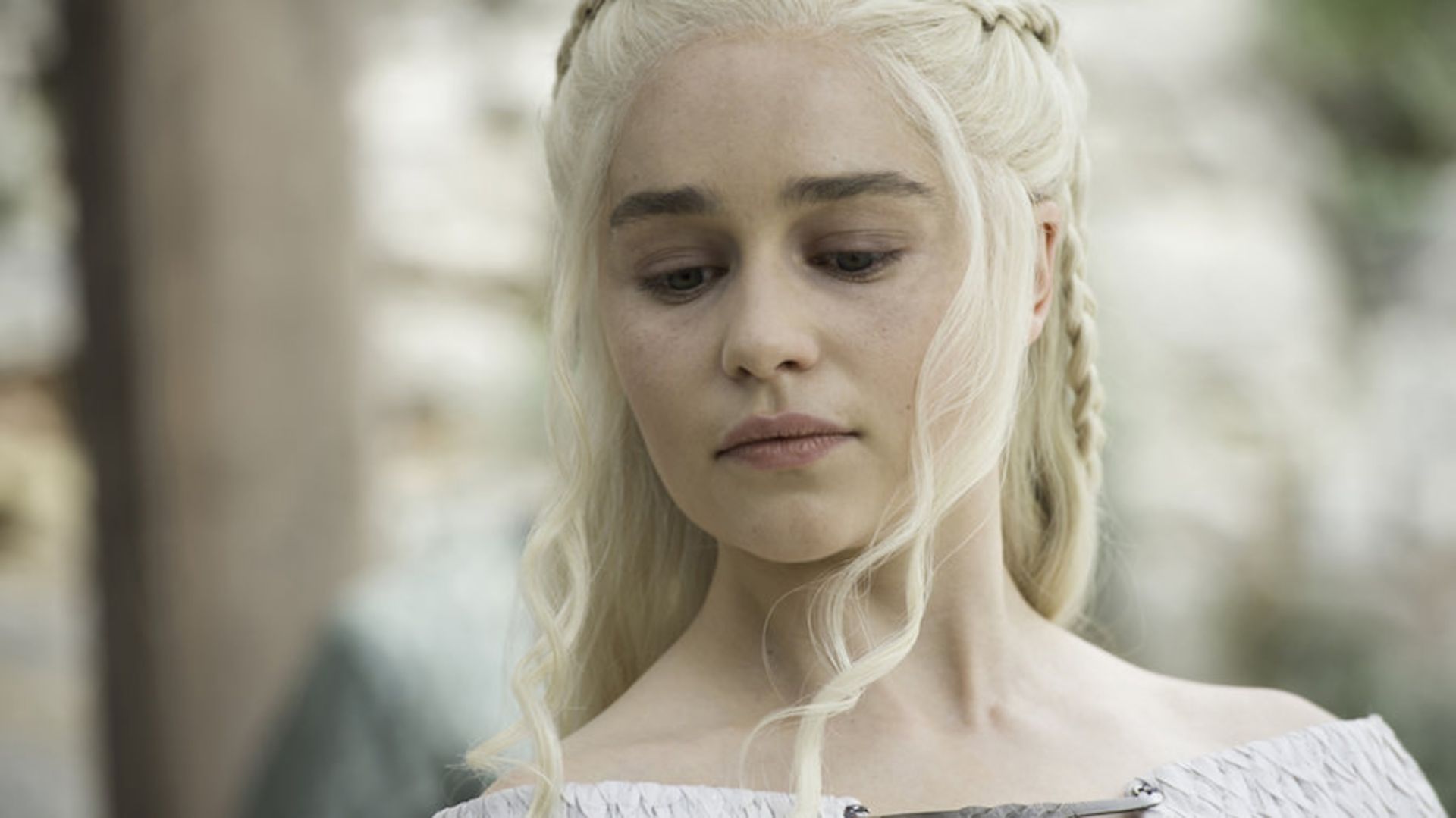 2015-06-game-of-thrones-season-5-episode-2-emilia-clarke-hbo