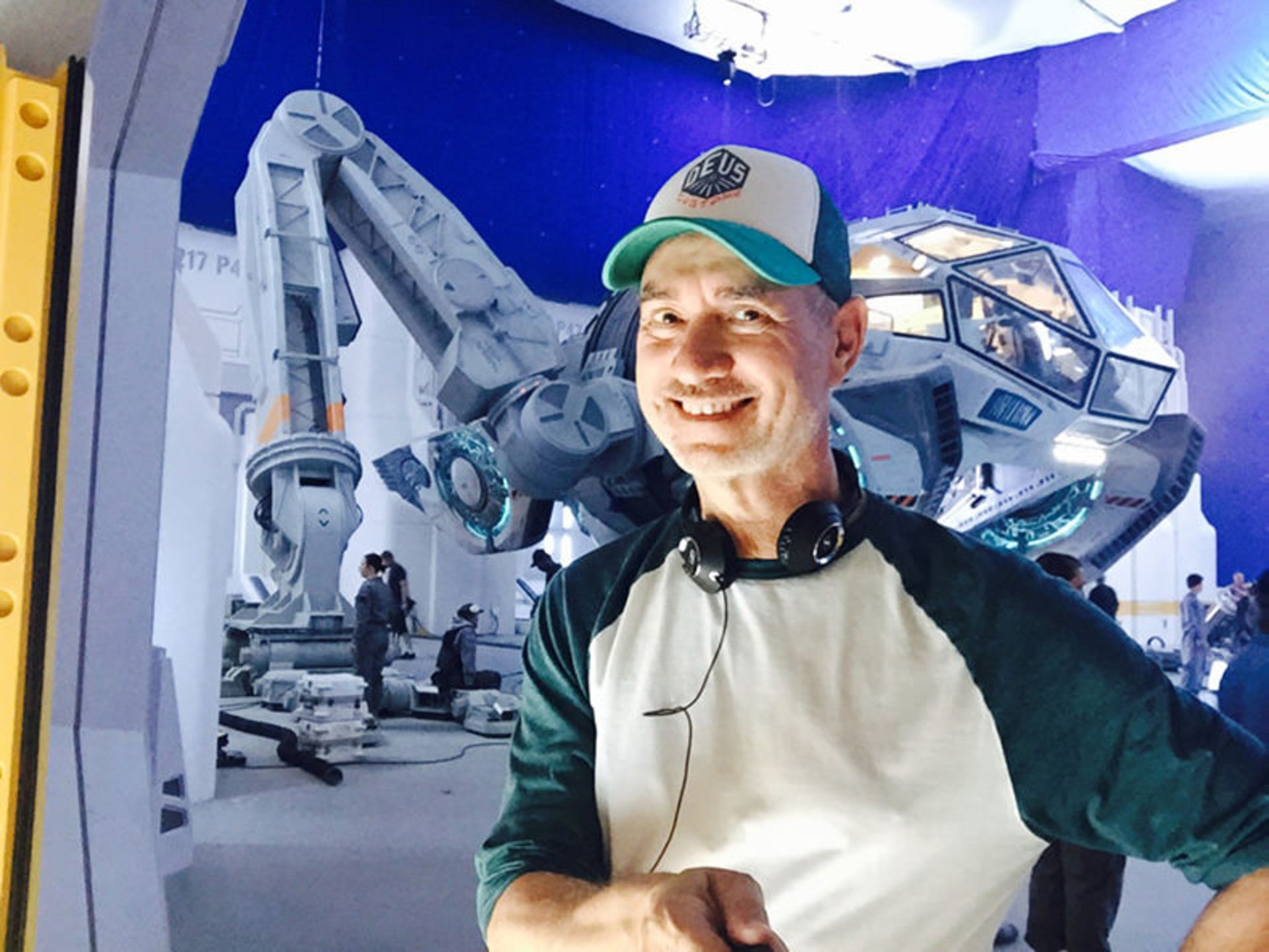 2015-06-roland-emmerich-on-the-set-of-resurgence
