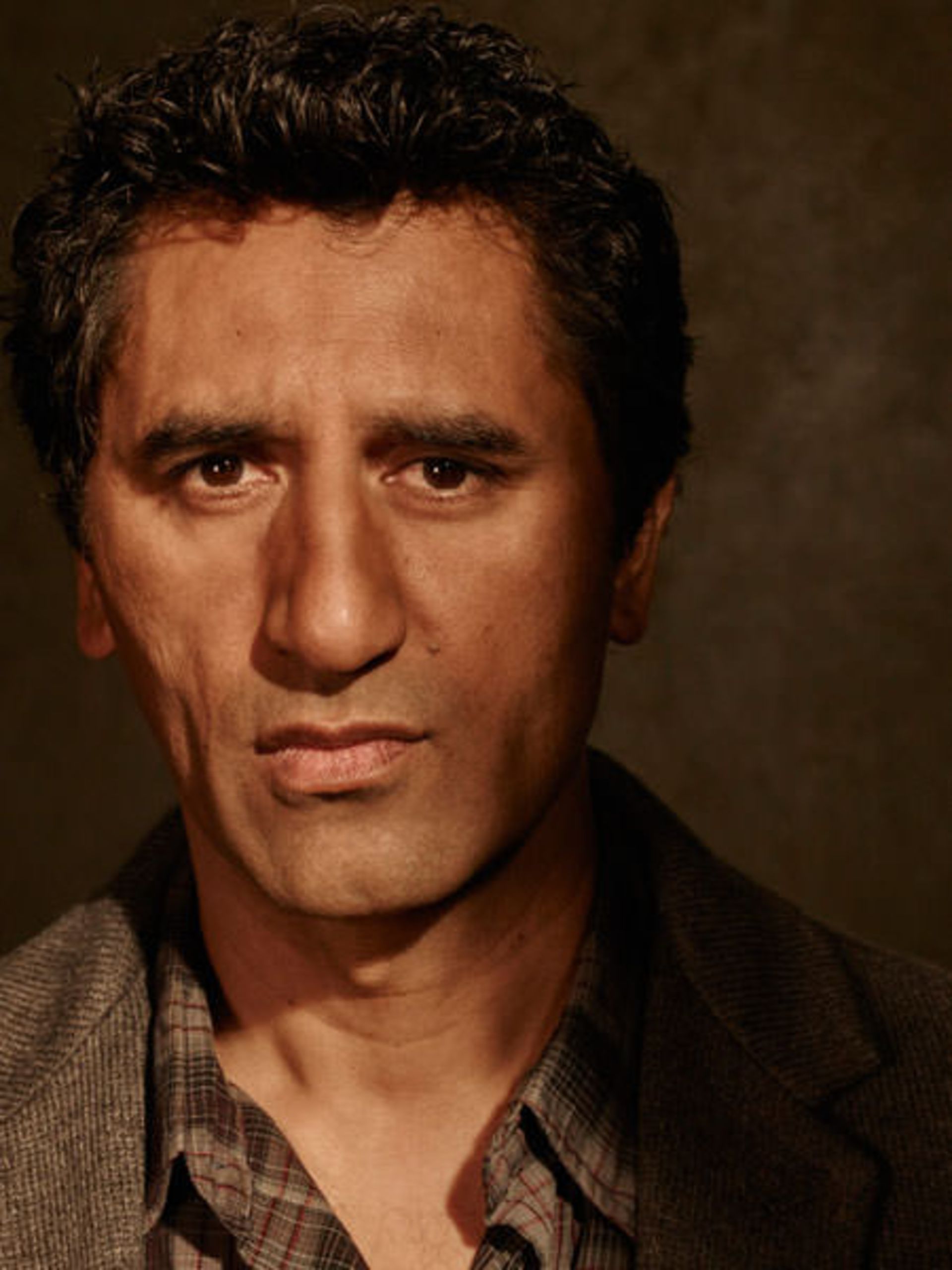 2015-07-fear-the-walking-dead-cliff-curtis-portrait