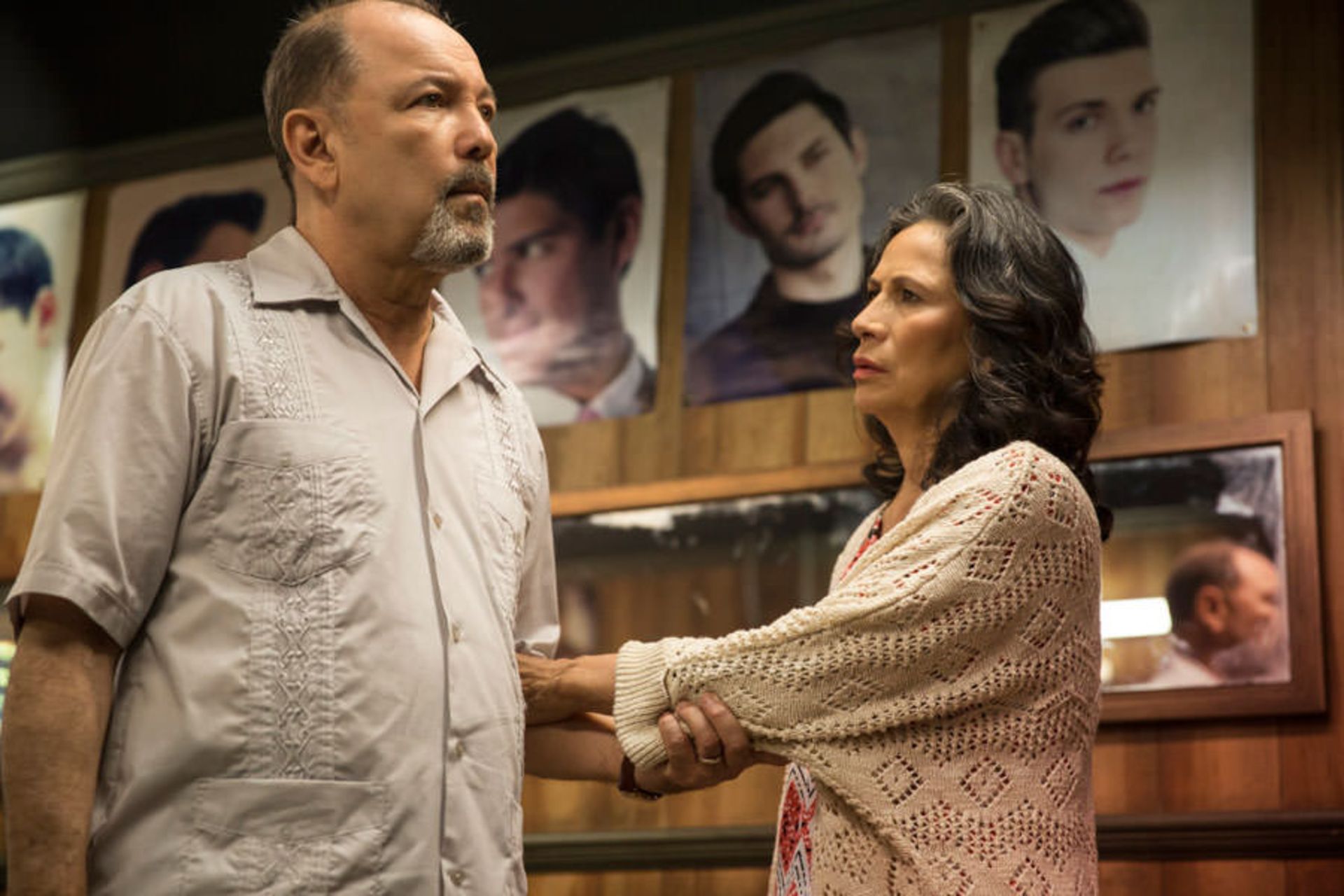 2015-07-fear-the-walking-dead-daniel-griselda-salazar