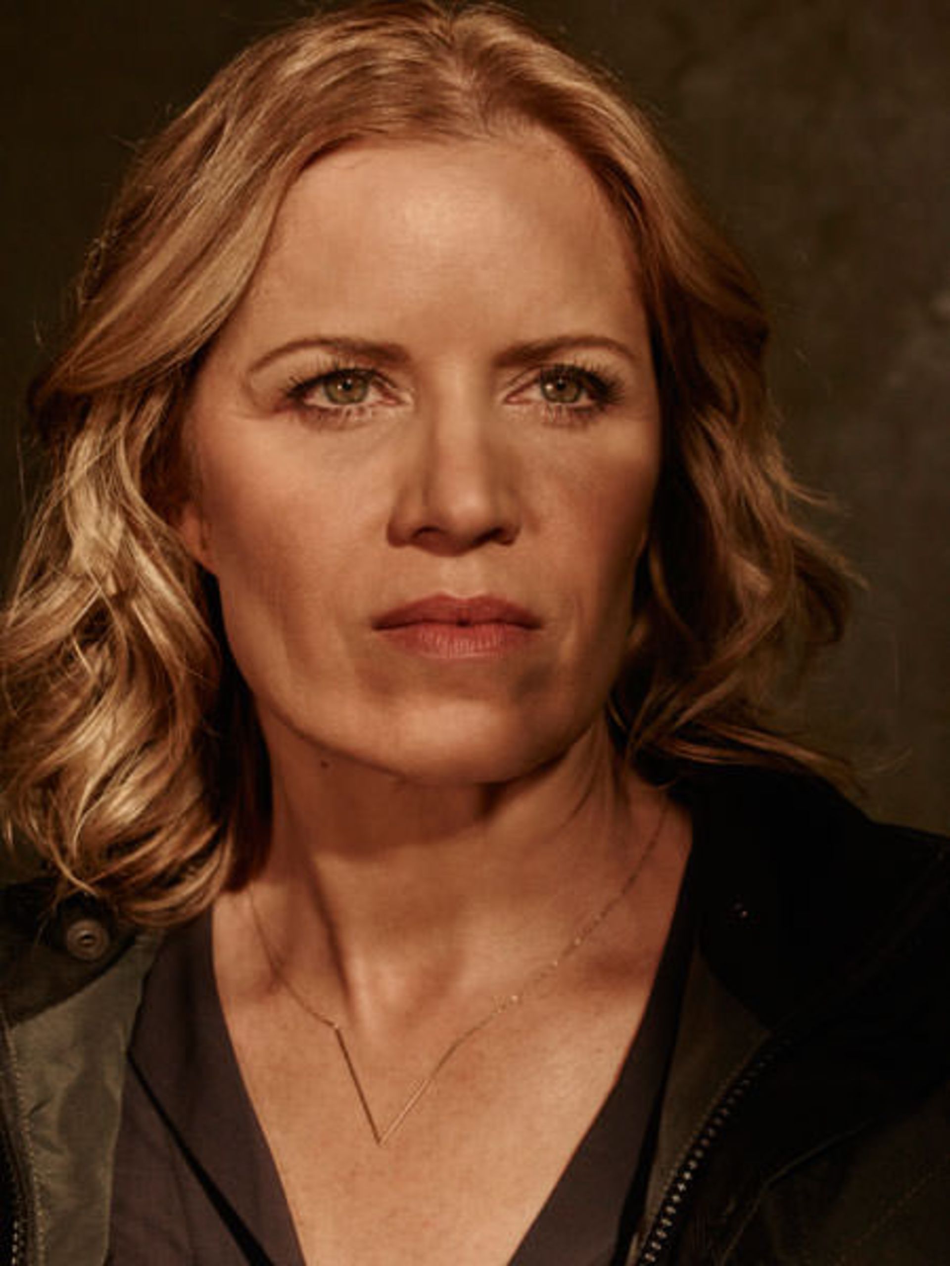 2015-07-fear-the-walking-dead-kim-dickens-portrait
