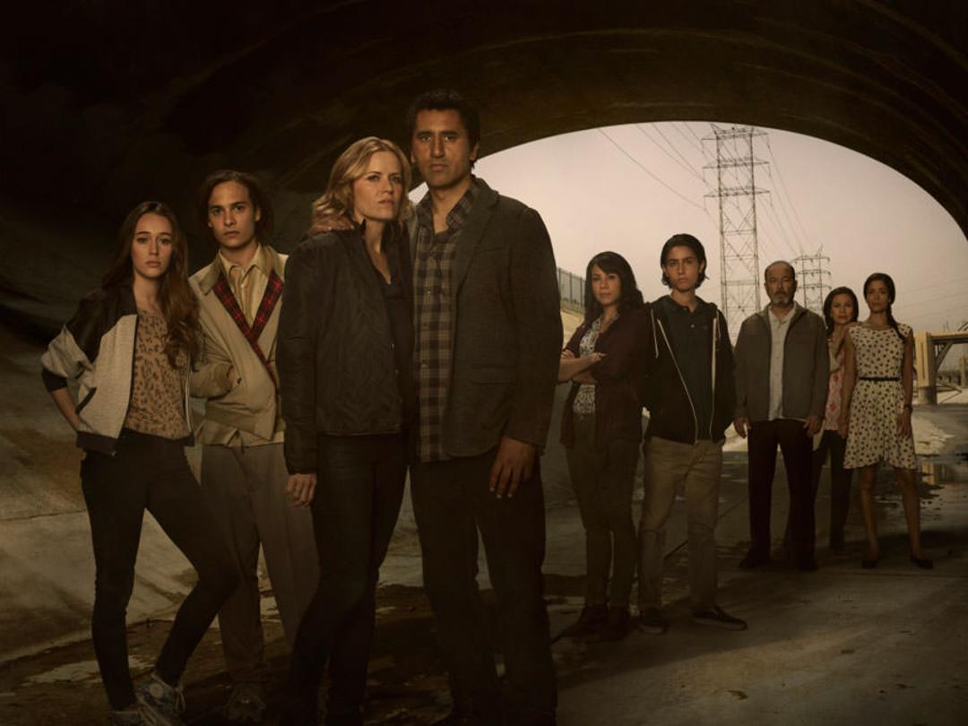 2015-07-fear-the-walking-dead-main-cast-photo