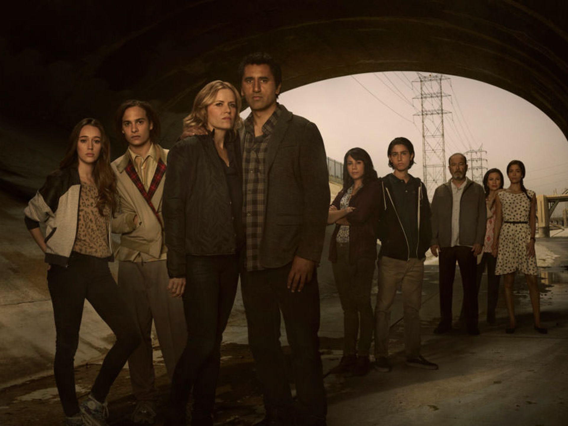 2015-07-fear-the-walking-dead-main-cast-photo