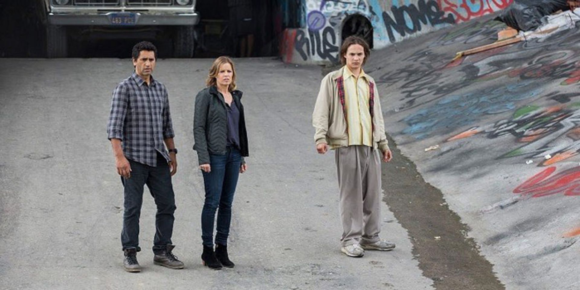 2015-08-fear-the-walking-dead-season-1-episode-1-group