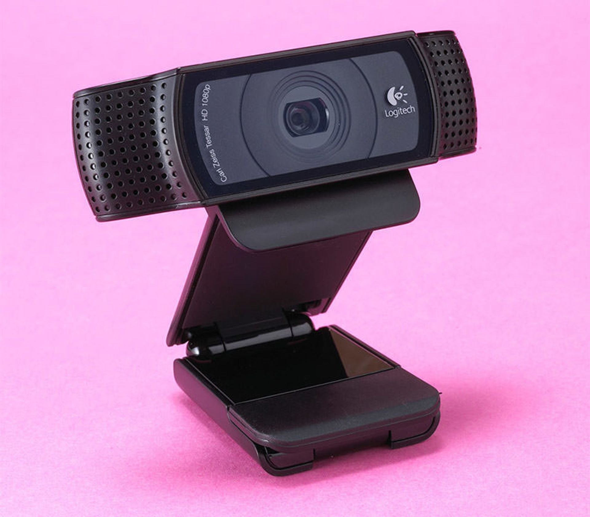 2015-08-logitech-hdprowebcam-1000-1