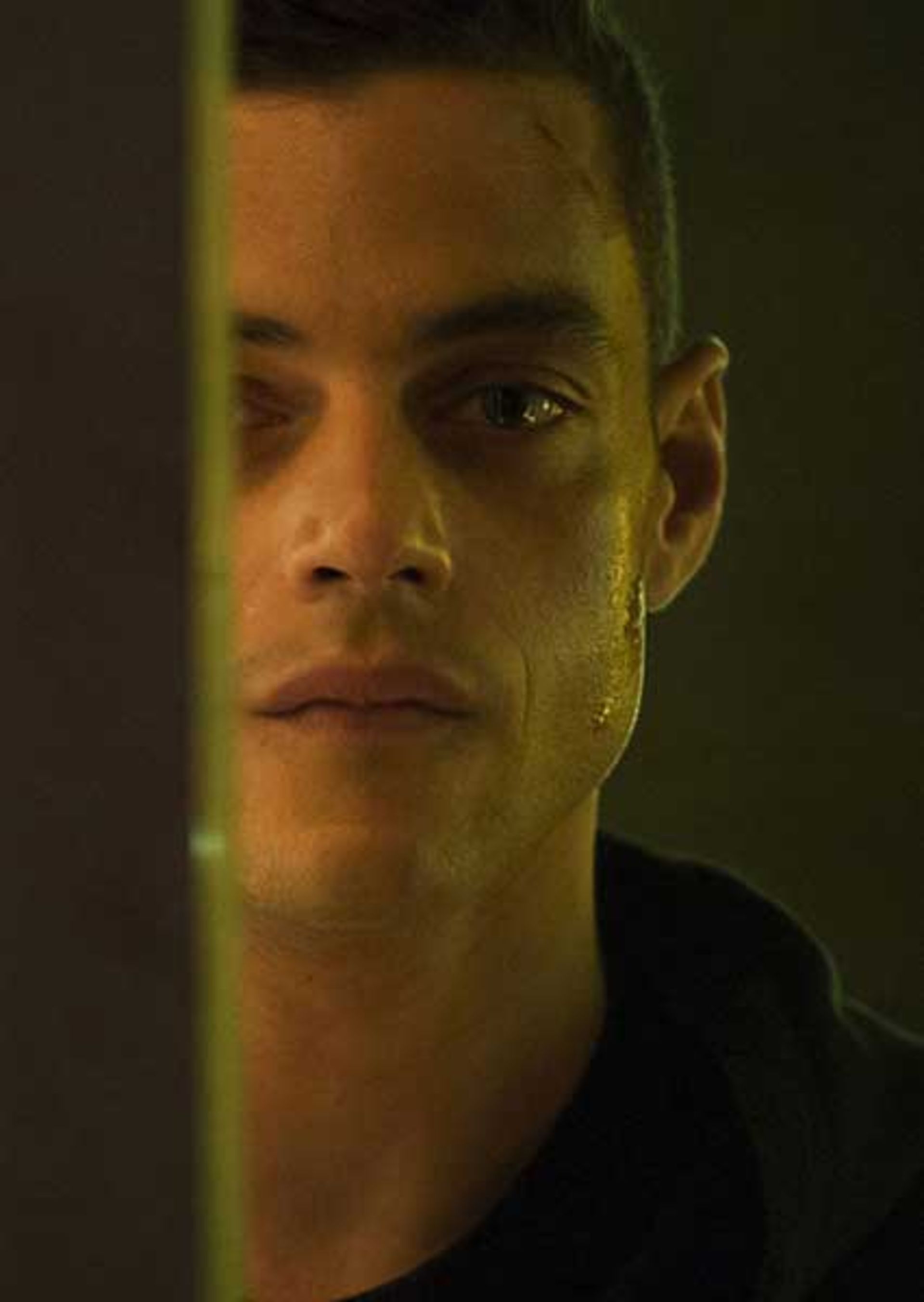 2015-08-mr-robot-hero-2-982x600