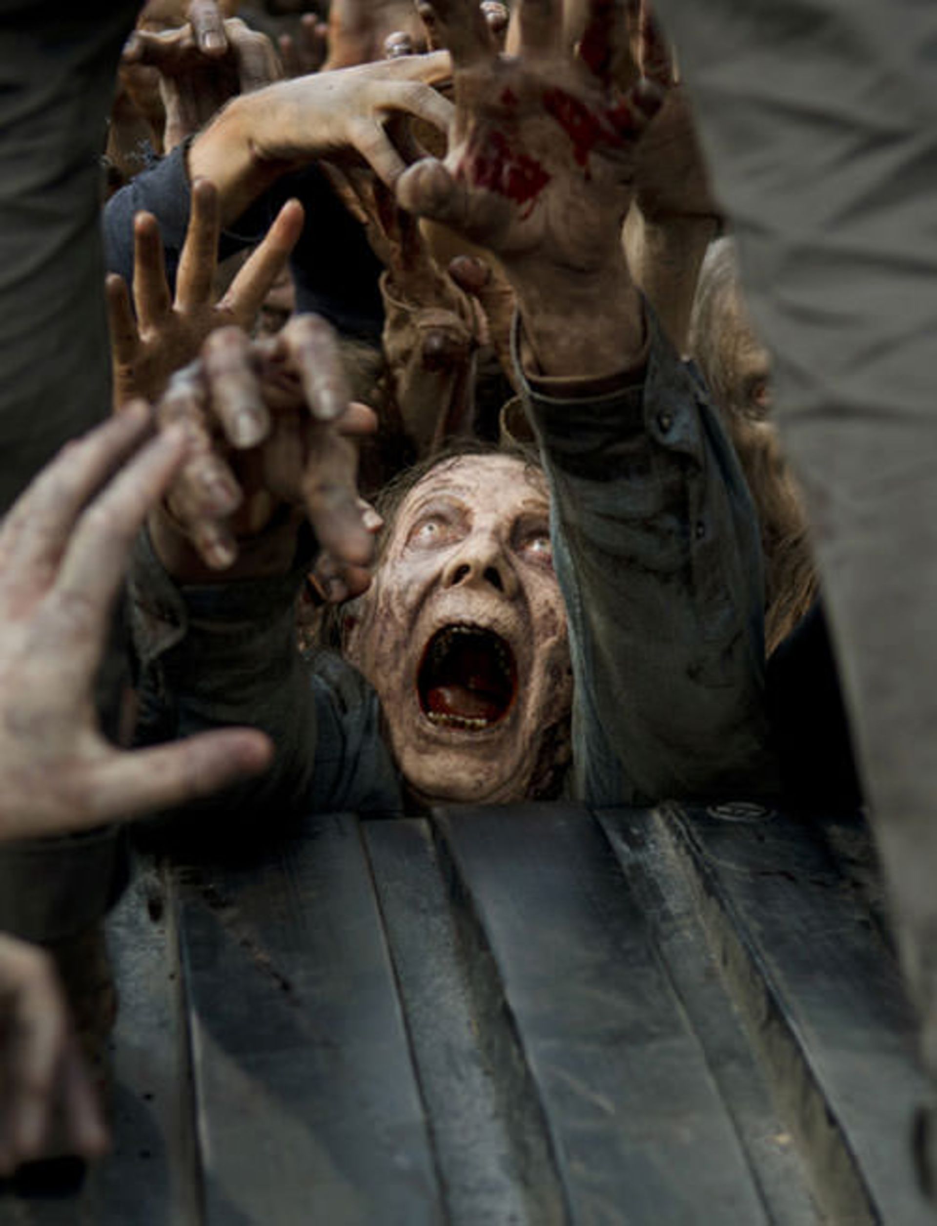 2015-08-the-walking-dead-season-6-walkers-658px