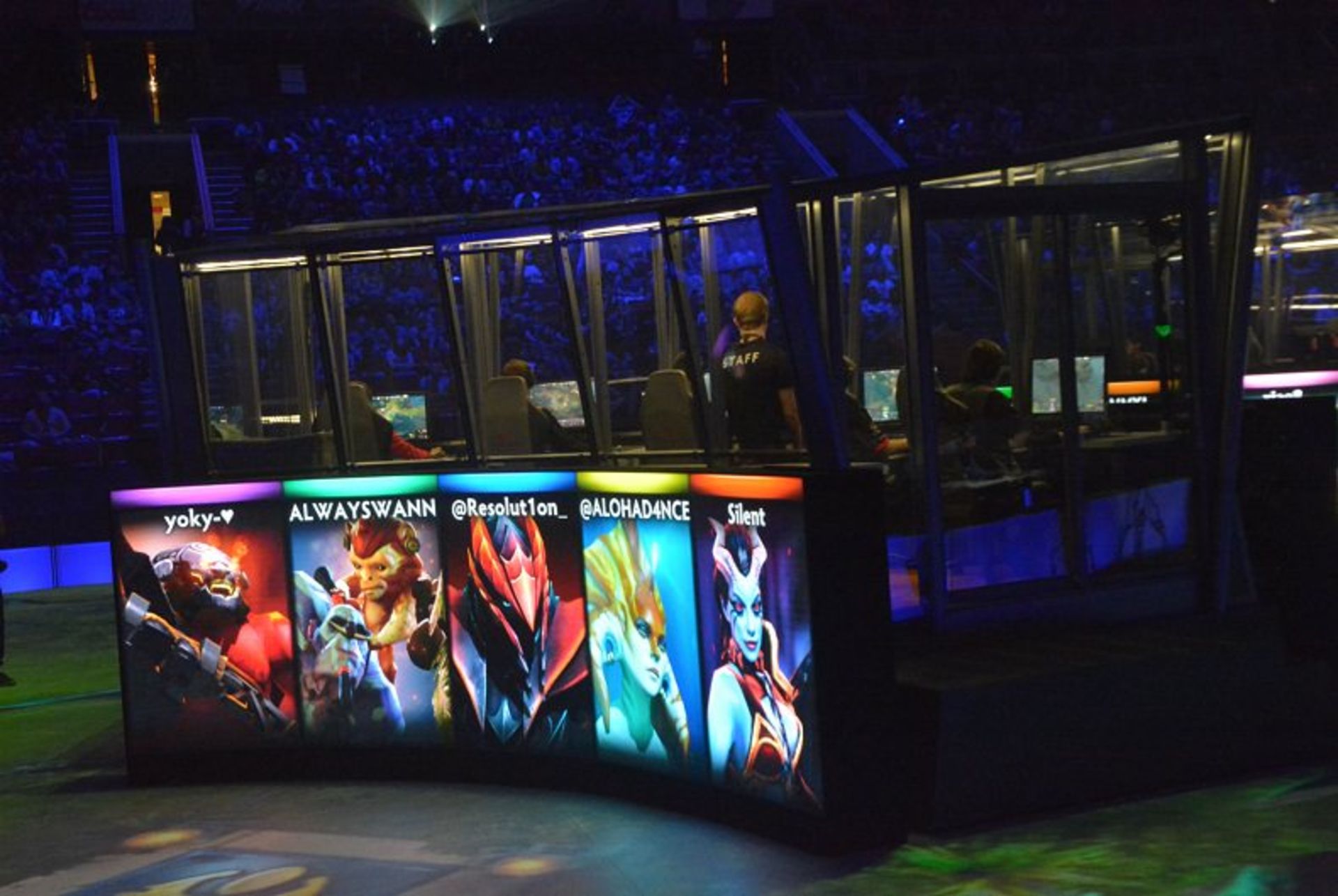 2015-08-ti5-main-event-21
