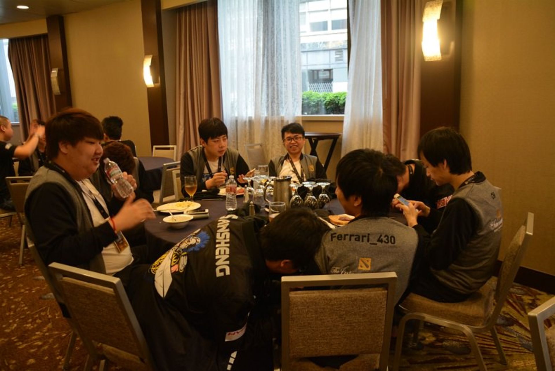 2015-08-ti5-main-event-4