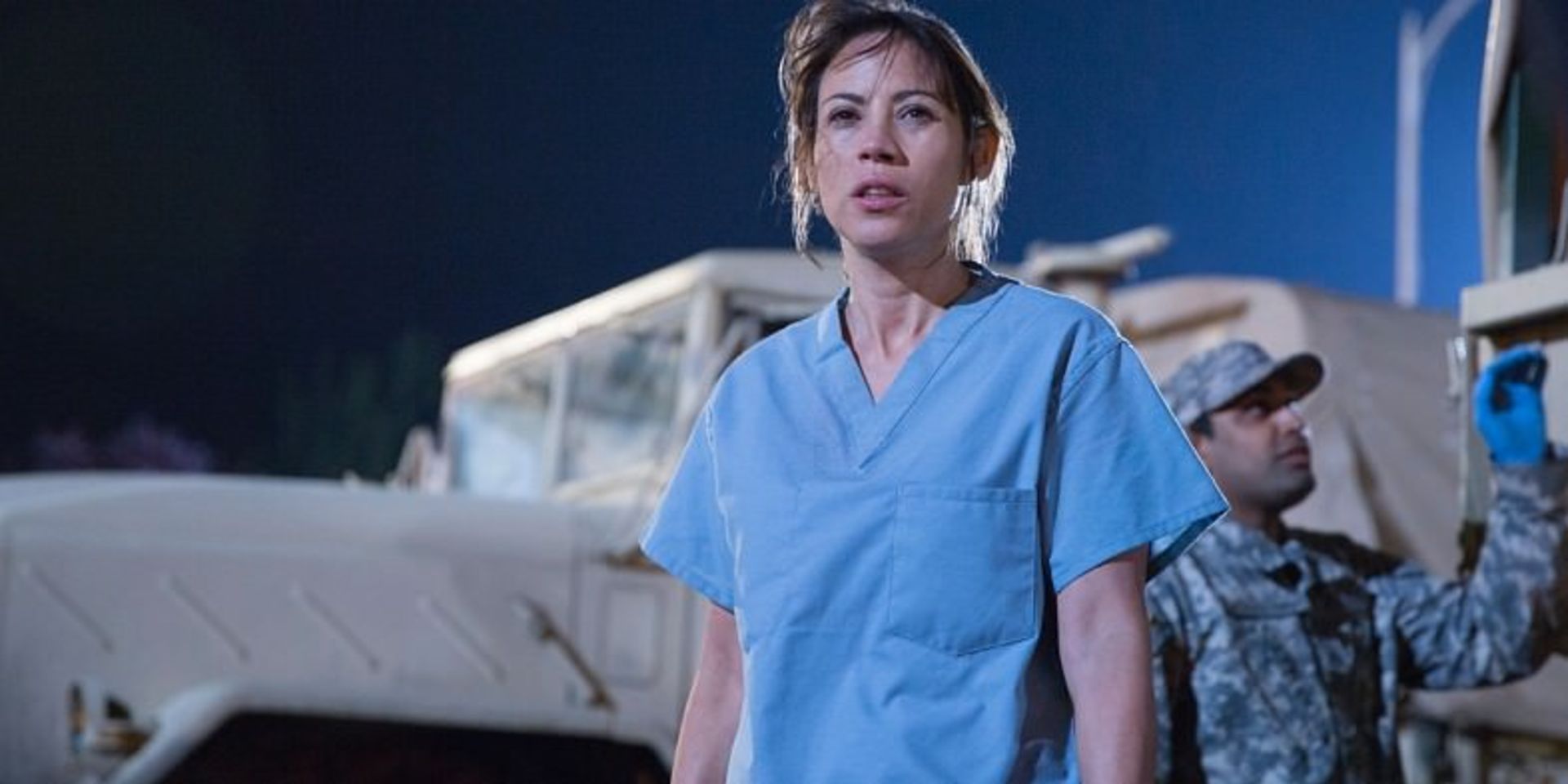 2015-10-elizabeth-rodriguez-in-fear-the-walking-dead-season-1-episode-6