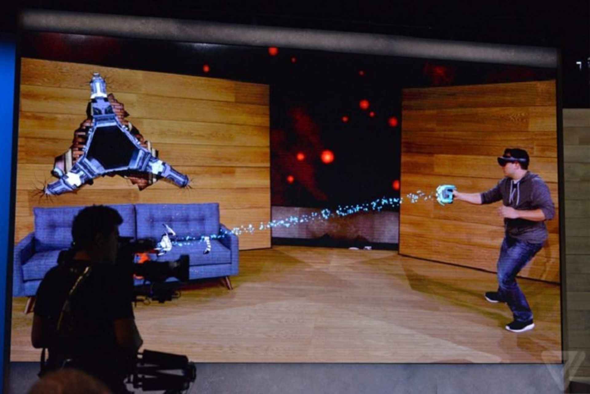 2015-10-microsoft-hololens