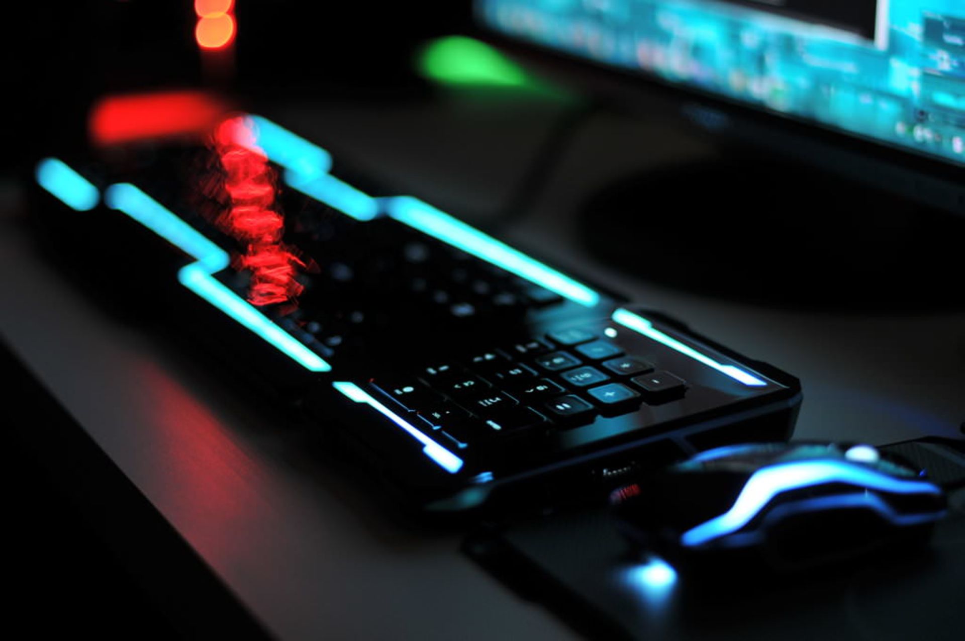 2015-10-razer_tron_gaming_keyboard_and_mouse_by_commandertokiwa-d5uk84h