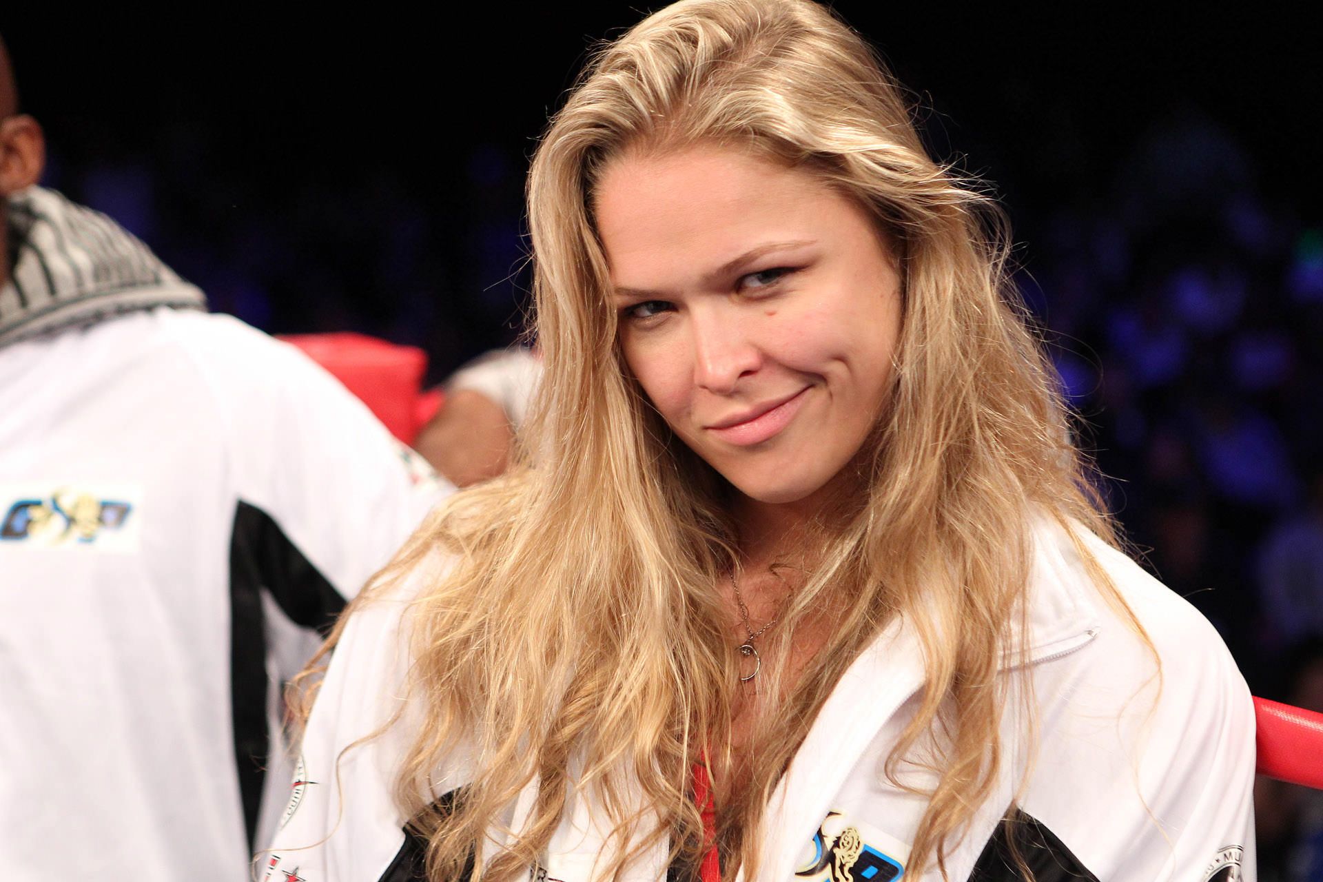 2015-10-ronda-rousey-9