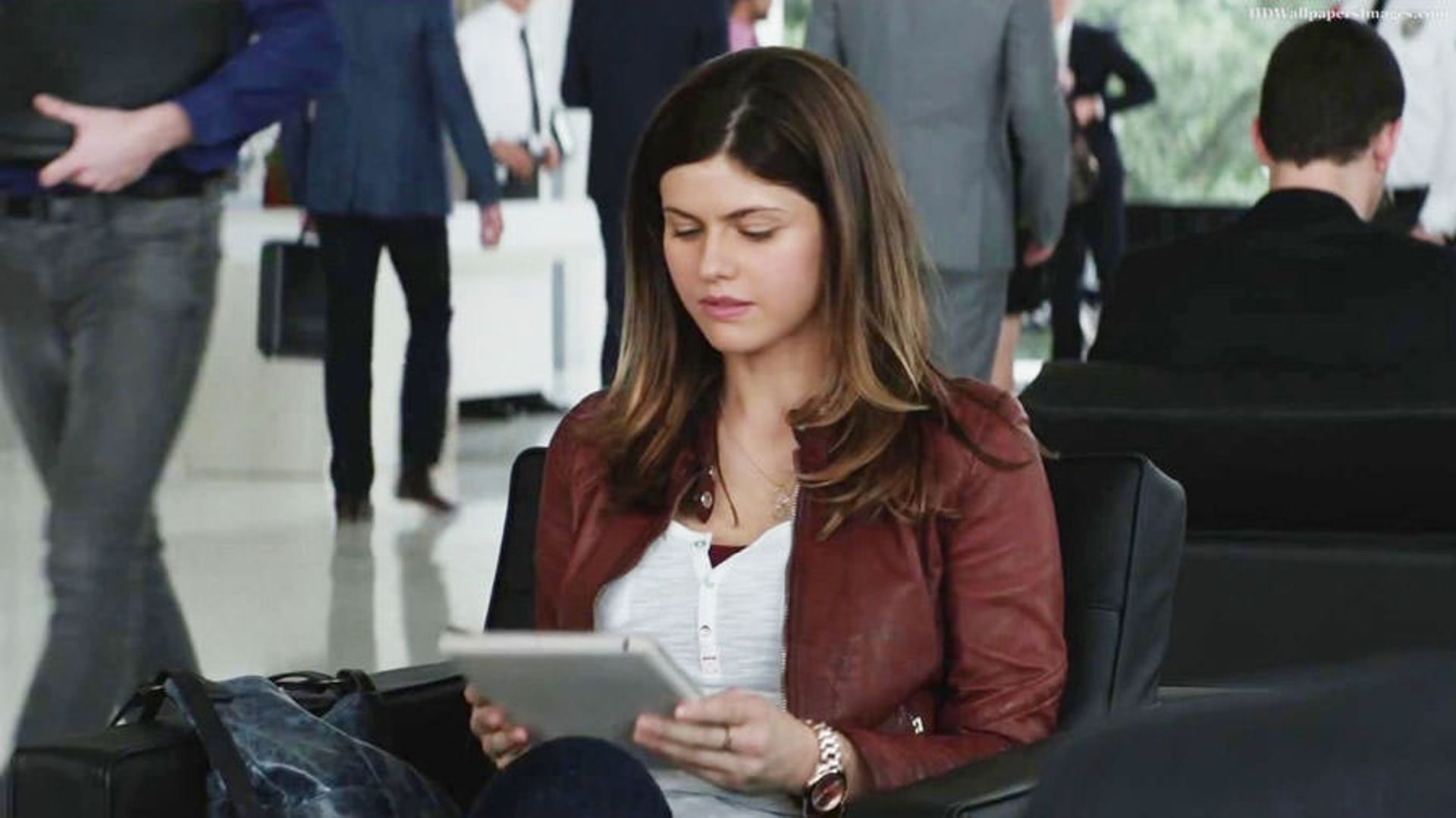 2015-10-san-andreas-movie-alexandra-daddario-2015-images