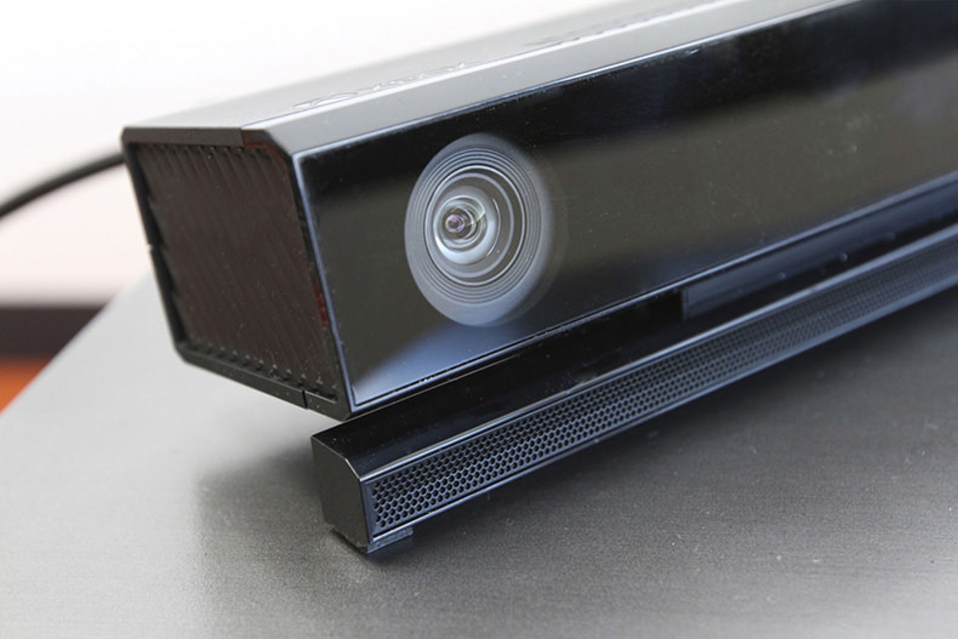 2015-10-xboxone-kinect