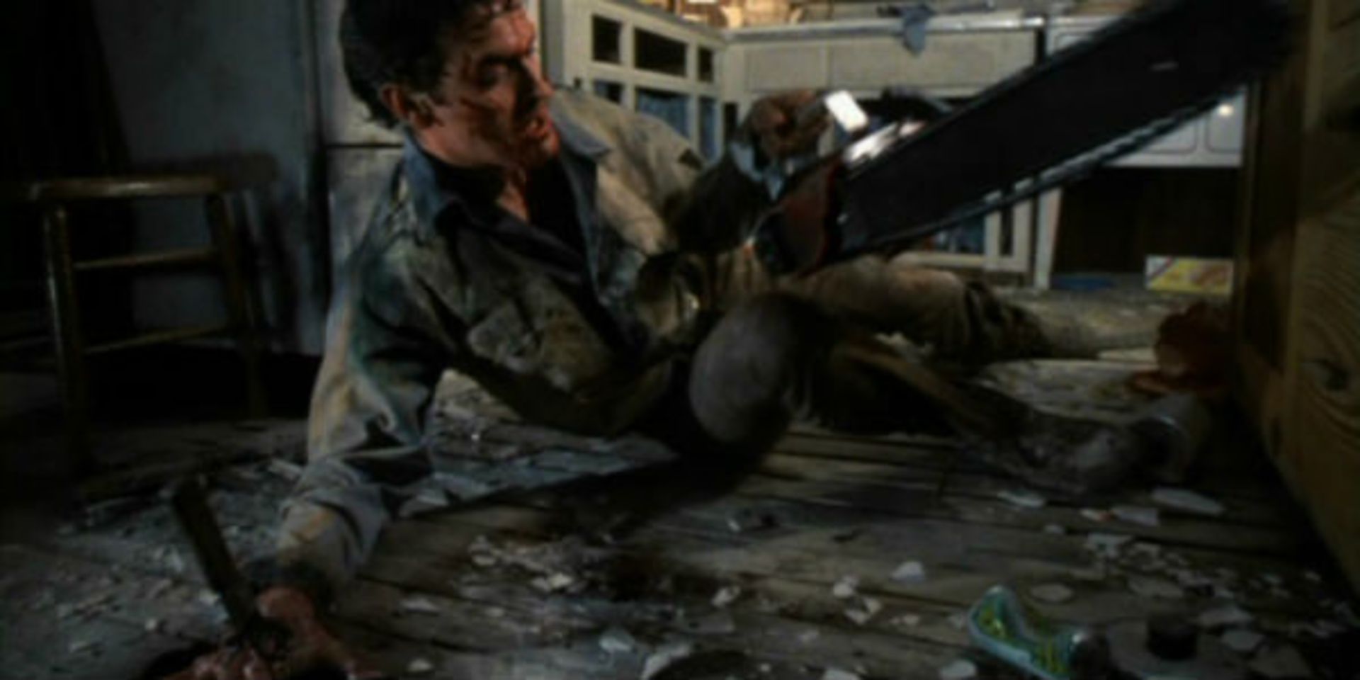 2015-11-evil-dead-2-ash-cuts-his-hand-off