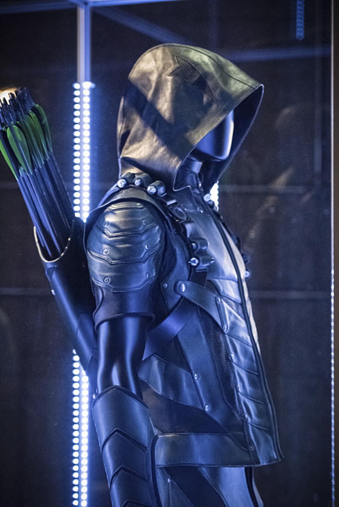 2015-12-arrow-s4-ep1-green-arrow-still-images-07