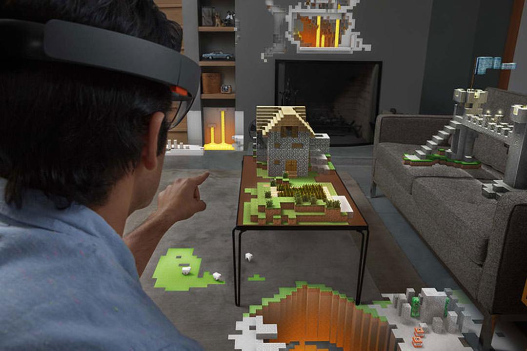 2015-12-holograms_hololens-minecraft