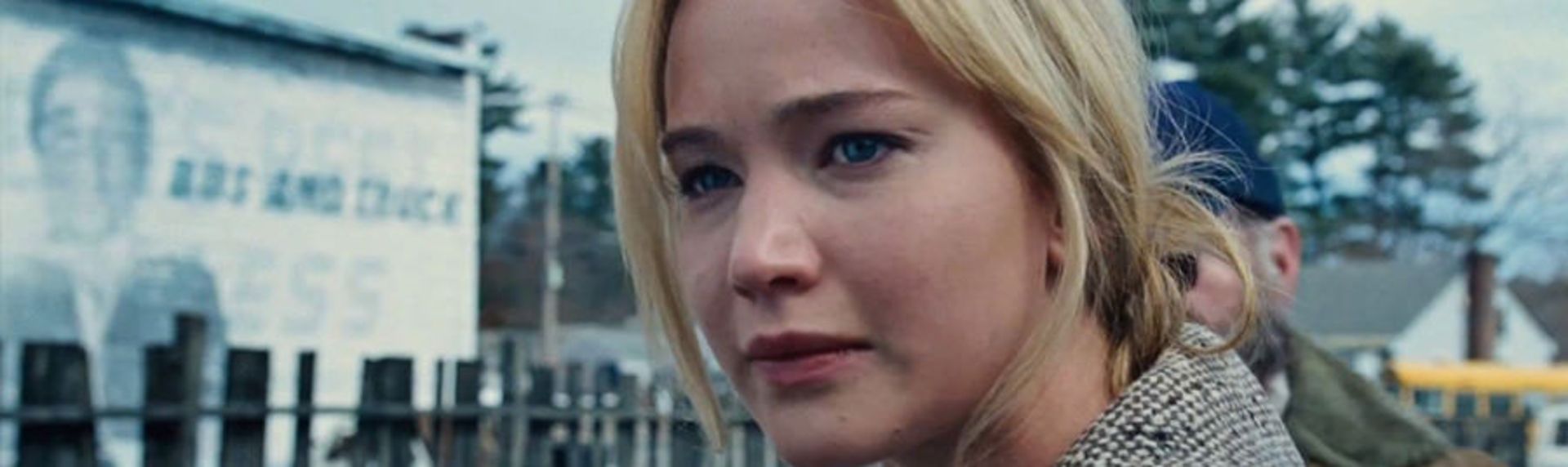 2015-12-jennifer-lawrence-joy-movie-poster-2