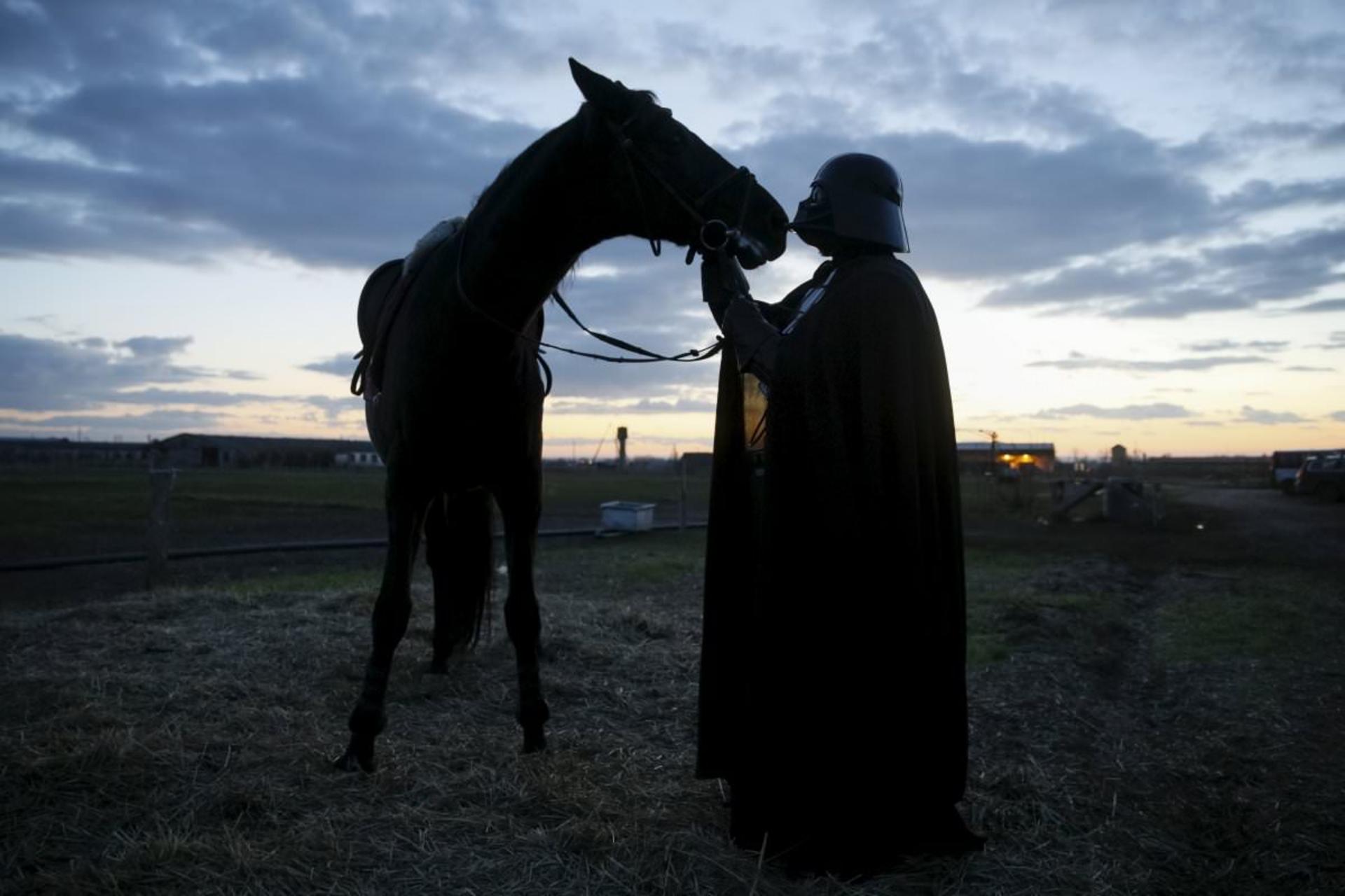 2015-12-ukranian-darth-vader10