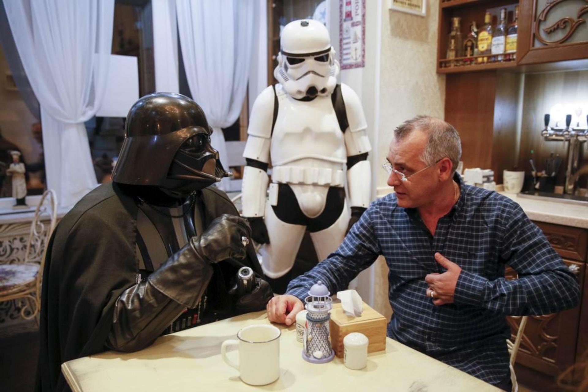 2015-12-ukranian-darth-vader12