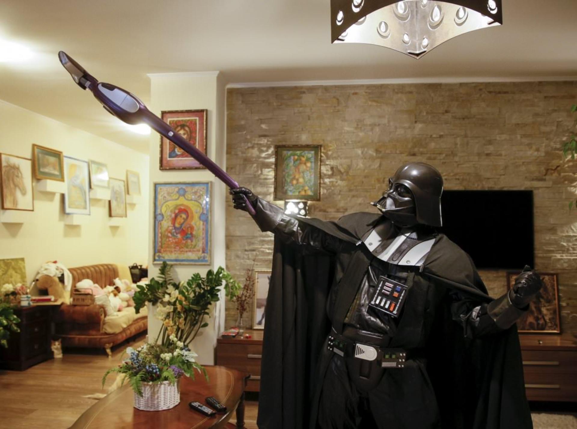2015-12-ukranian-darth-vader14