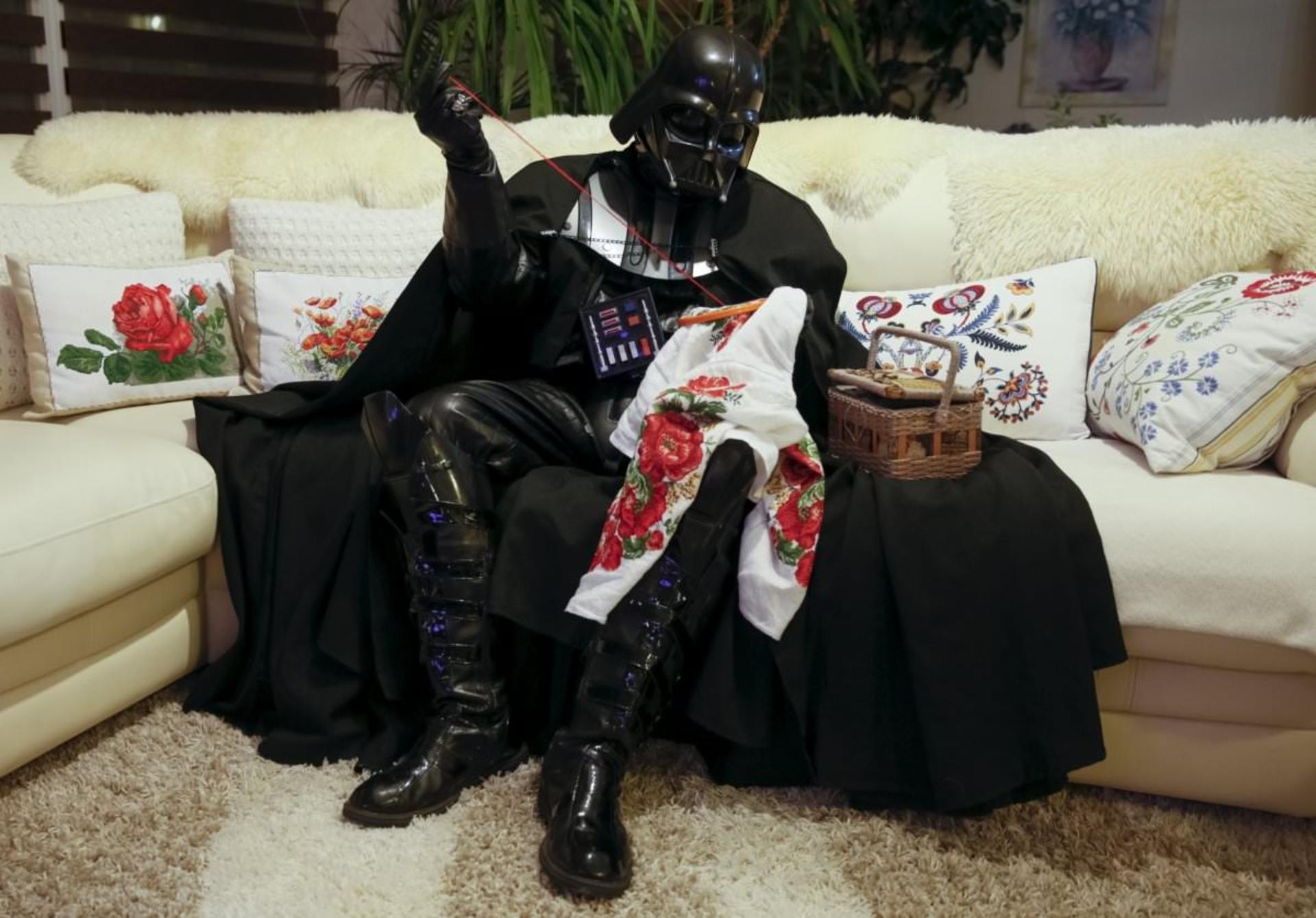 2015-12-ukranian-darth-vader16