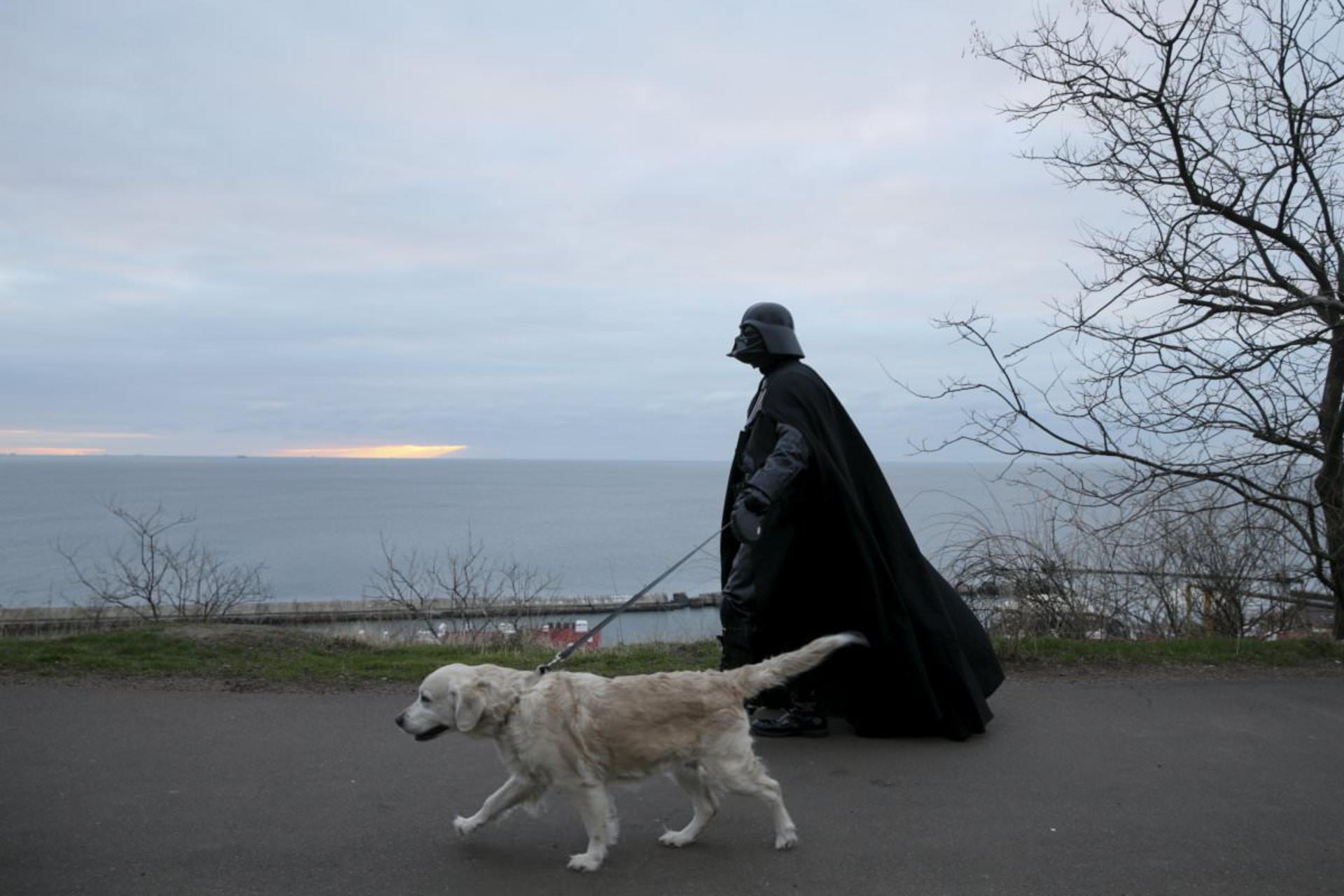 2015-12-ukranian-darth-vader18