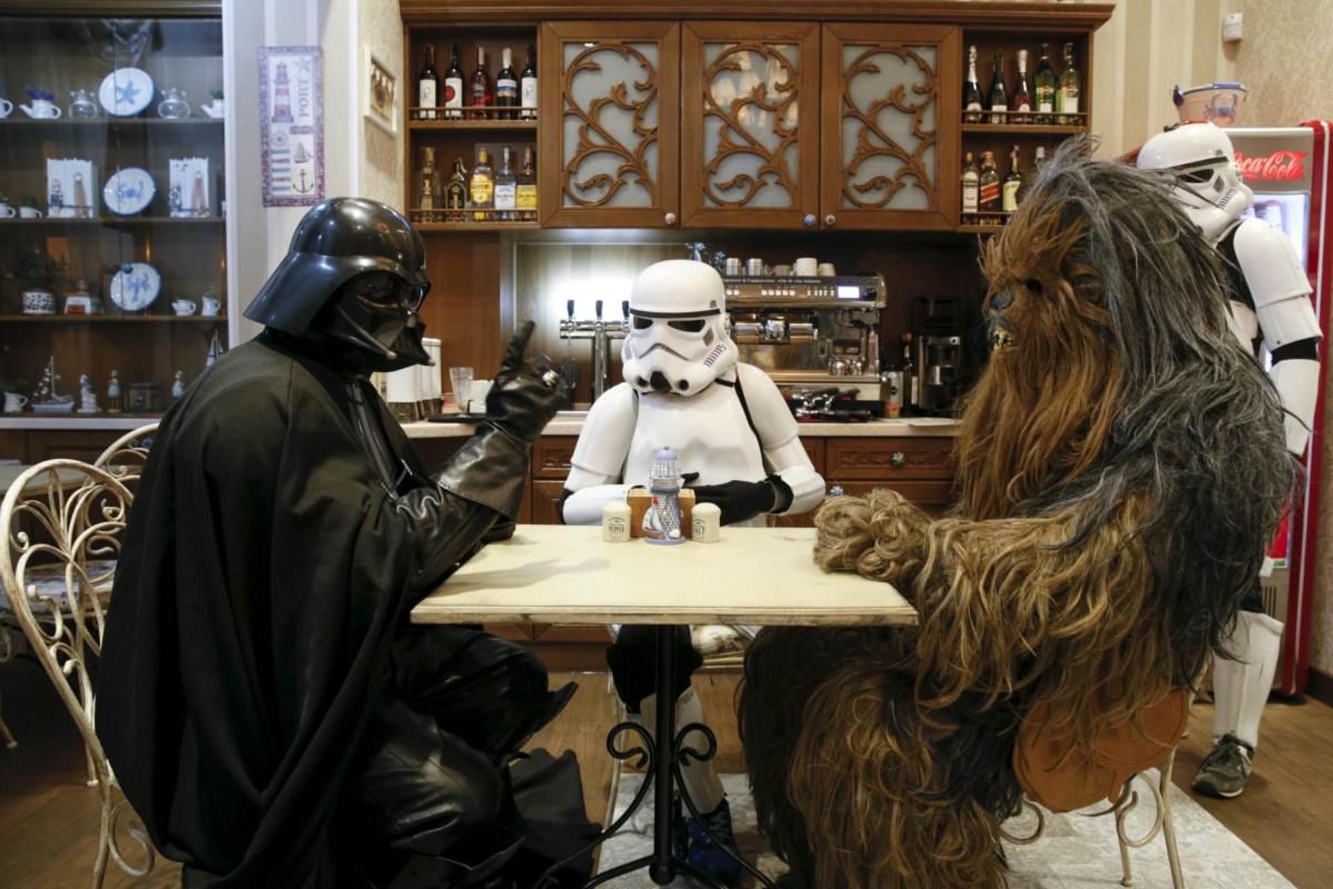 2015-12-ukranian-darth-vader5
