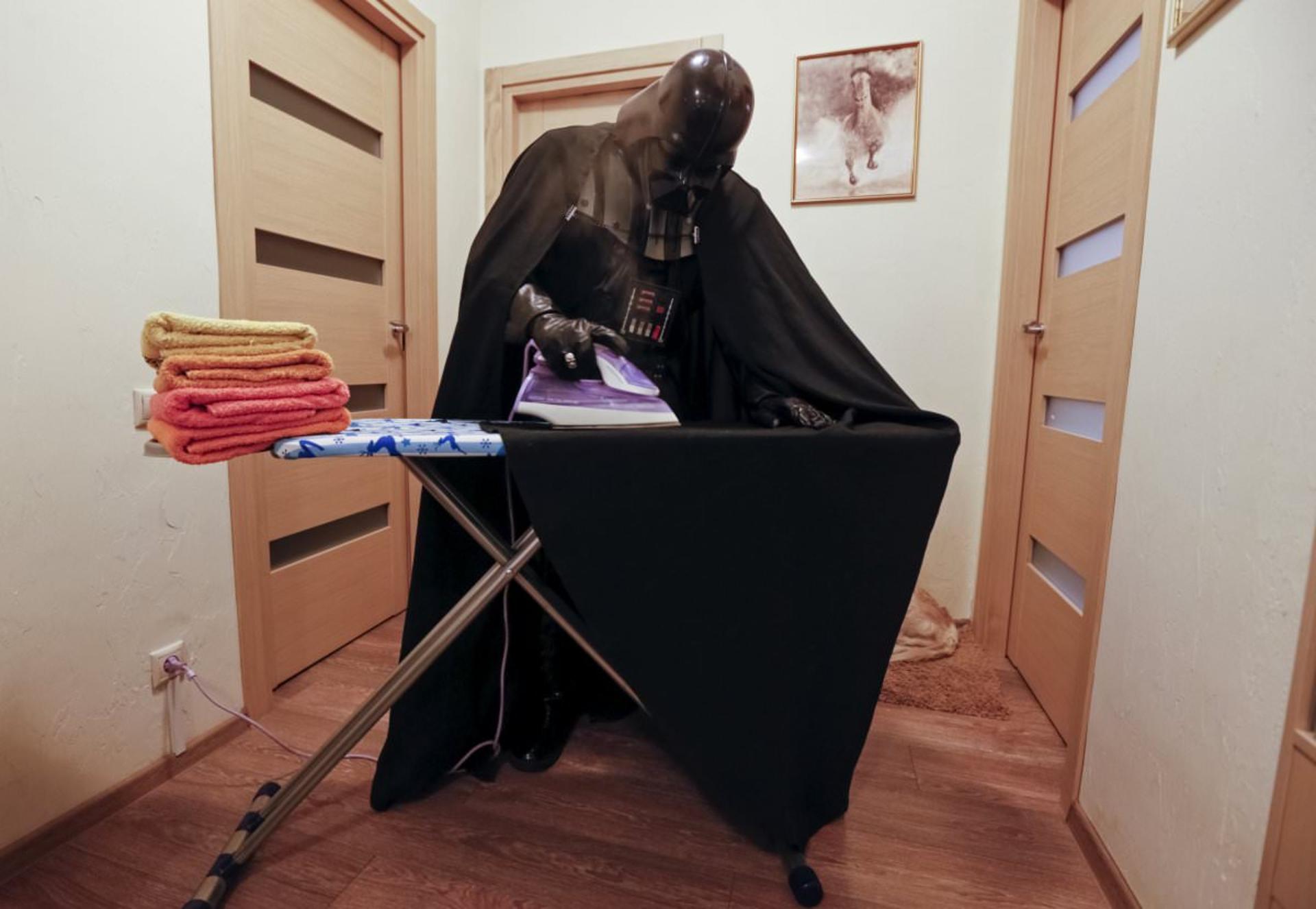 2015-12-ukranian-darth-vader7