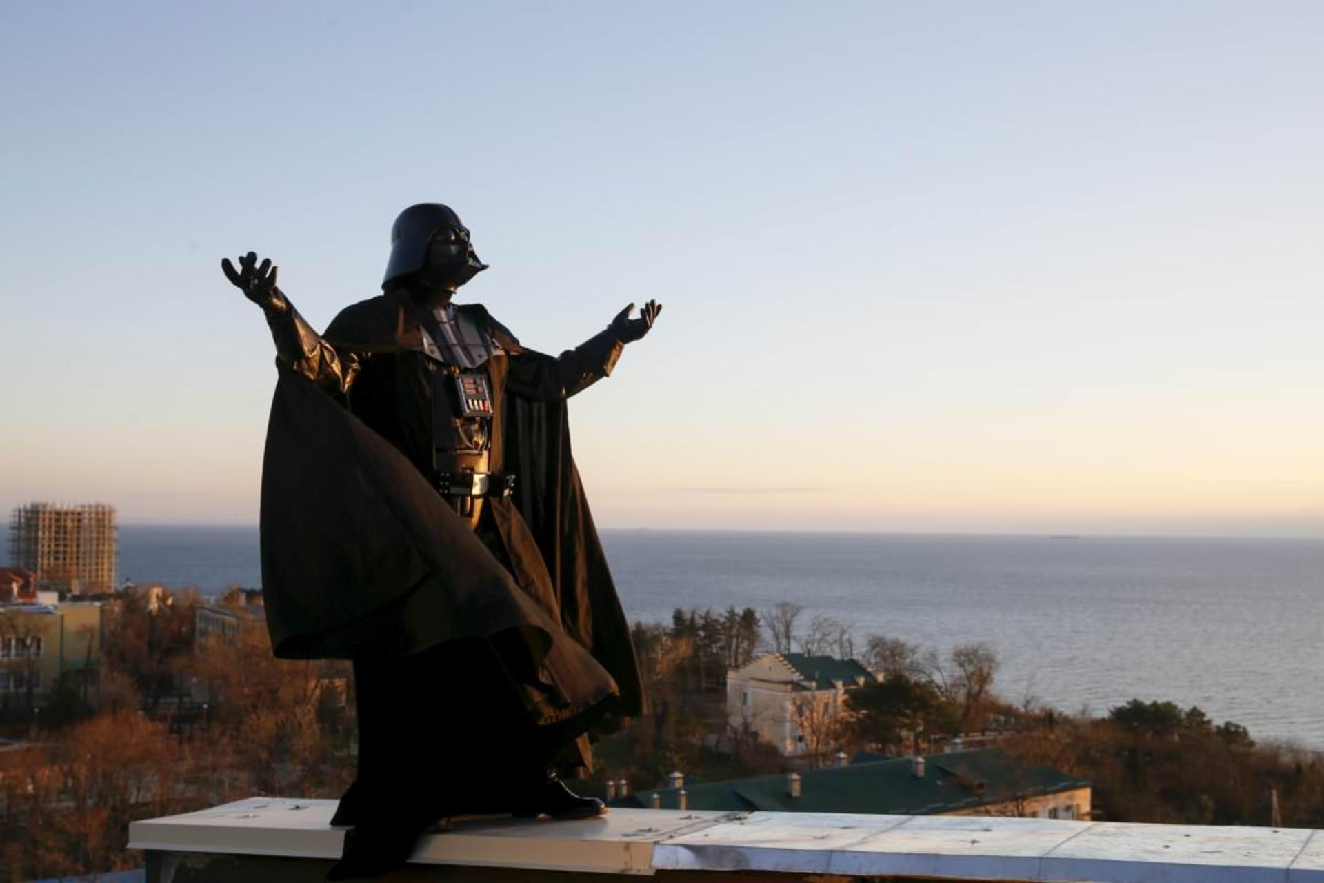 2015-12-ukranian-darth-vader9