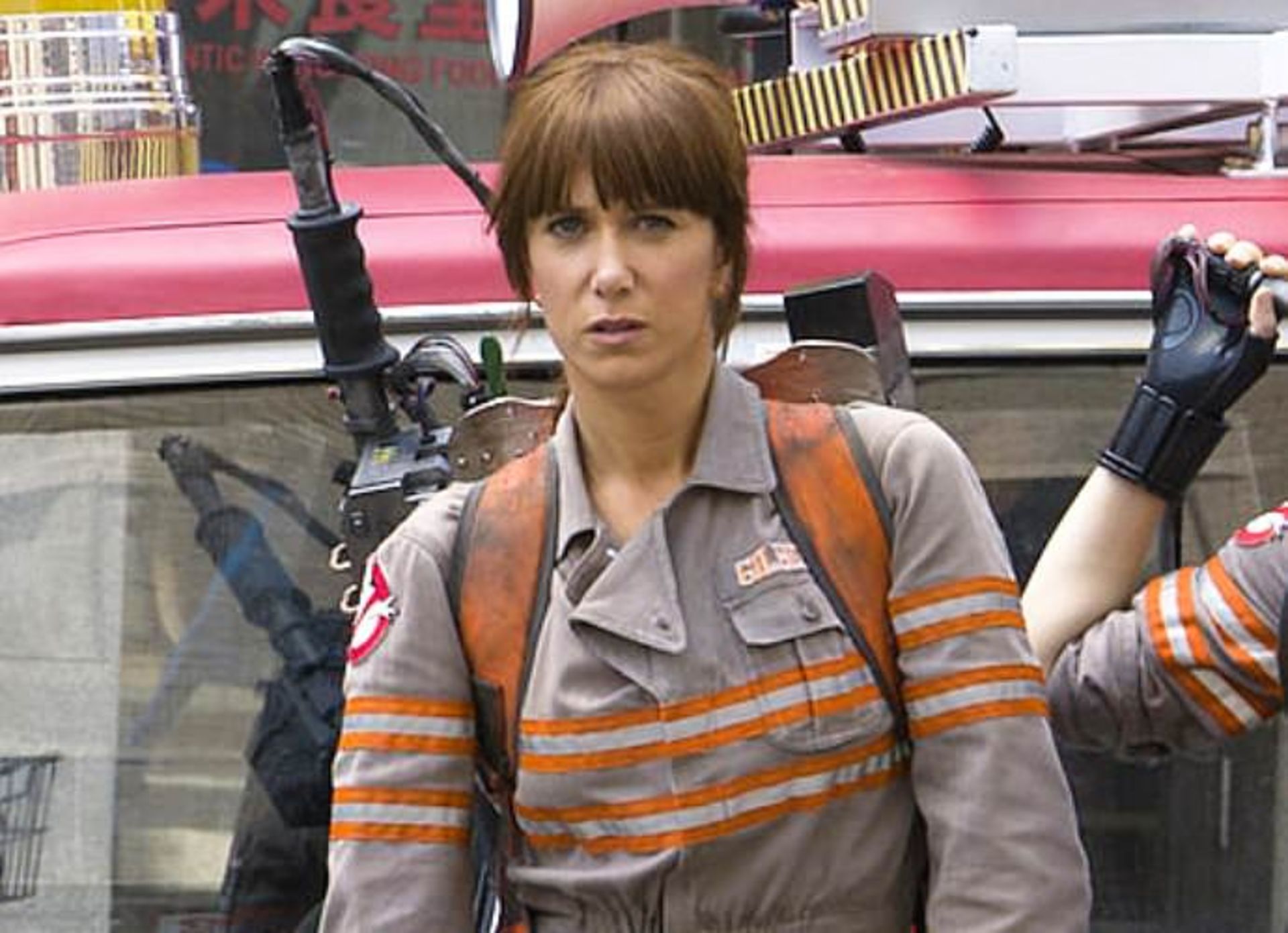 2015-12-wpid-kristen-wiig-reveals-she-doesn-t-drive-the-ecto-1-in-ghostbusters