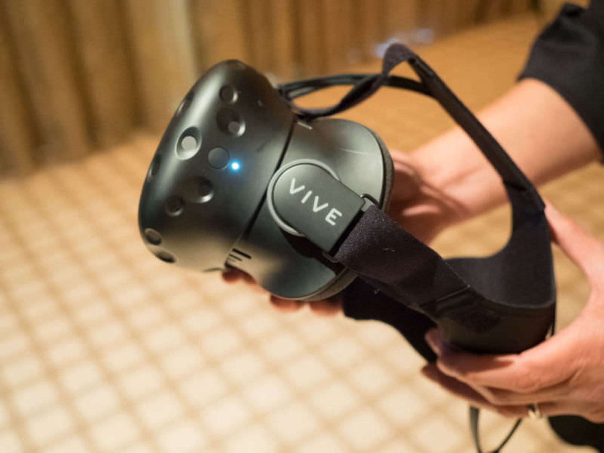 2016-01-htc-vive-3