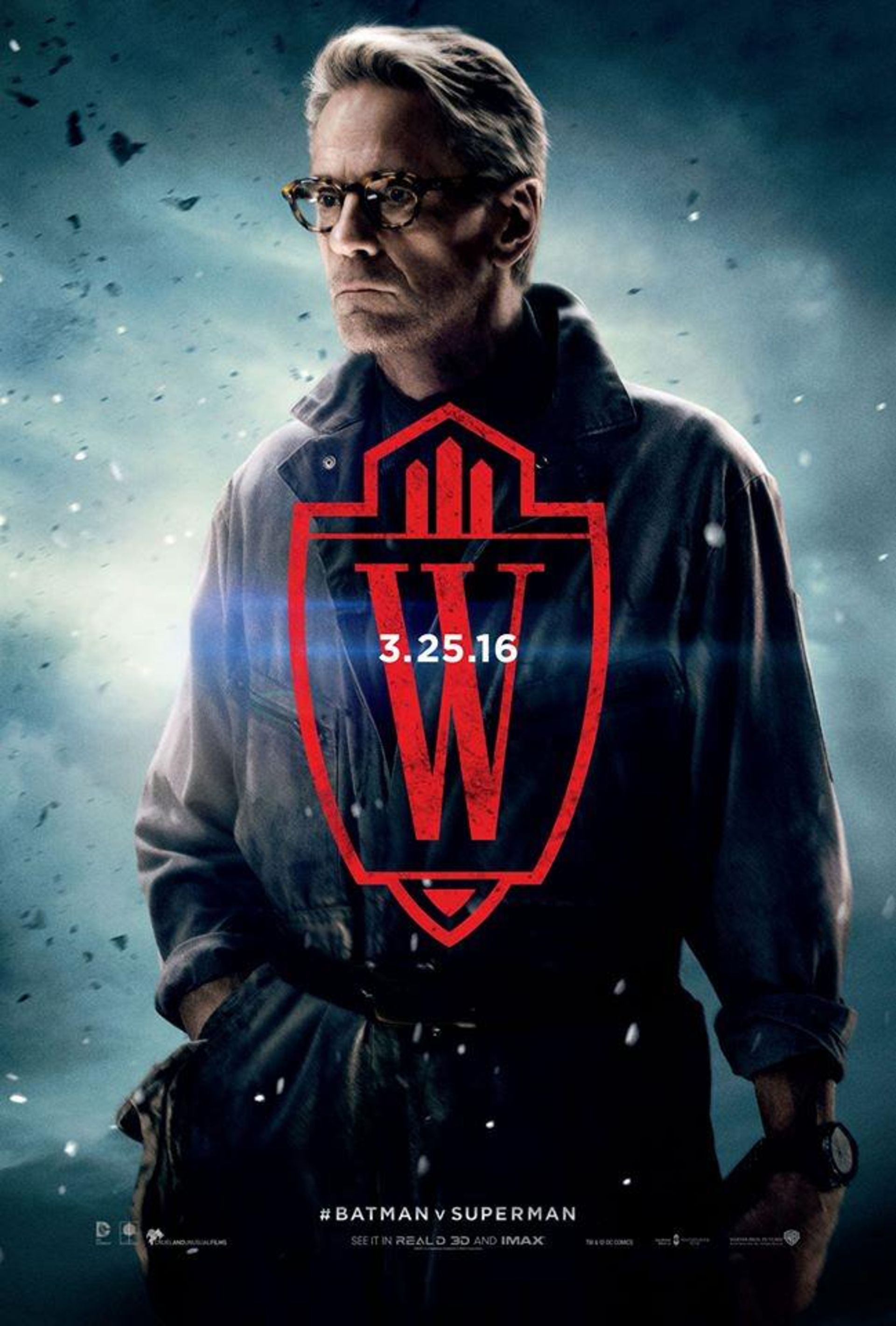 جرمی آیرونز آلفرد پنی‌ورت وسایل بتمن و بتموبیل در فیلم Batman v Superman: Dawn of Justice