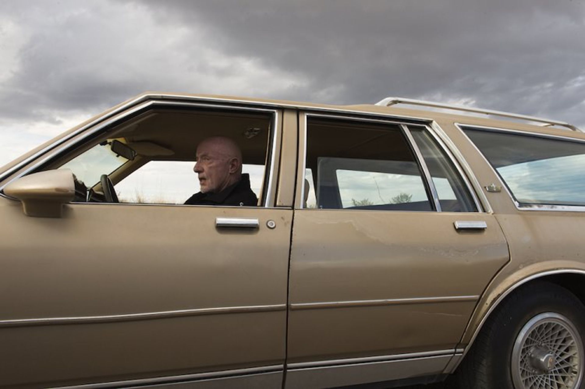 2016-04-better-call-saul-season-2-finale-image-jonathan-banks