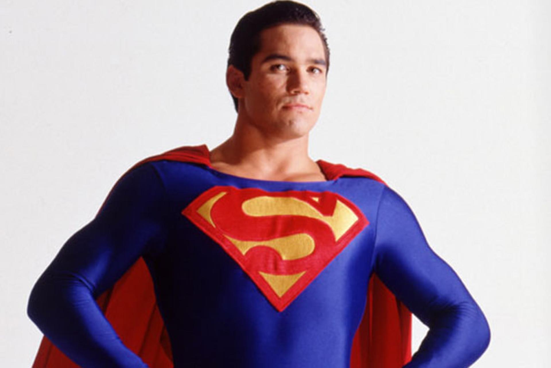 2016-04-dean-cain-superman