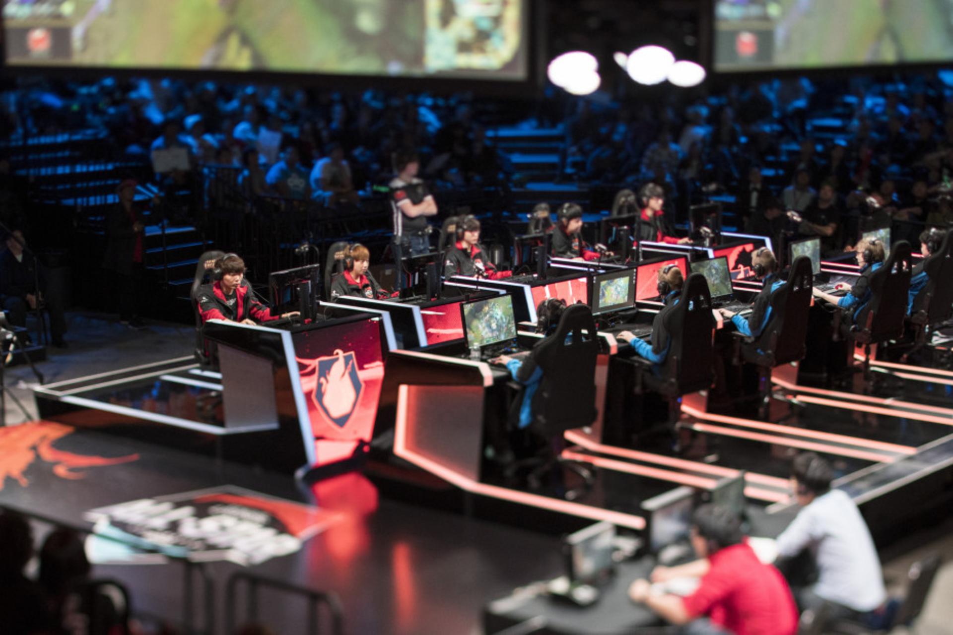 2016-05-team-frantic-csgo-finals-930x620
