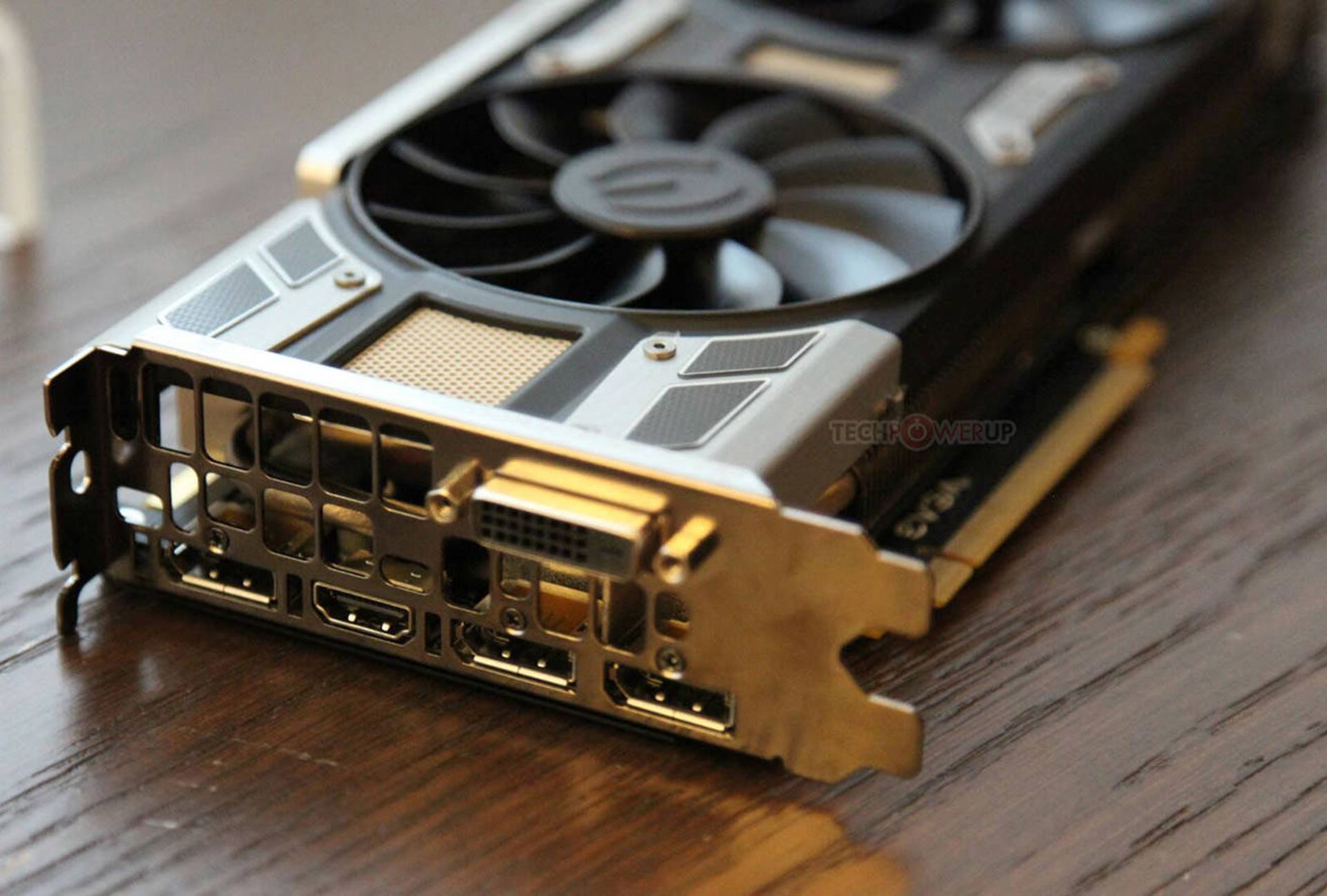 تصاویر کارت گرافیک EVGA GTX 1070 SuperClocked