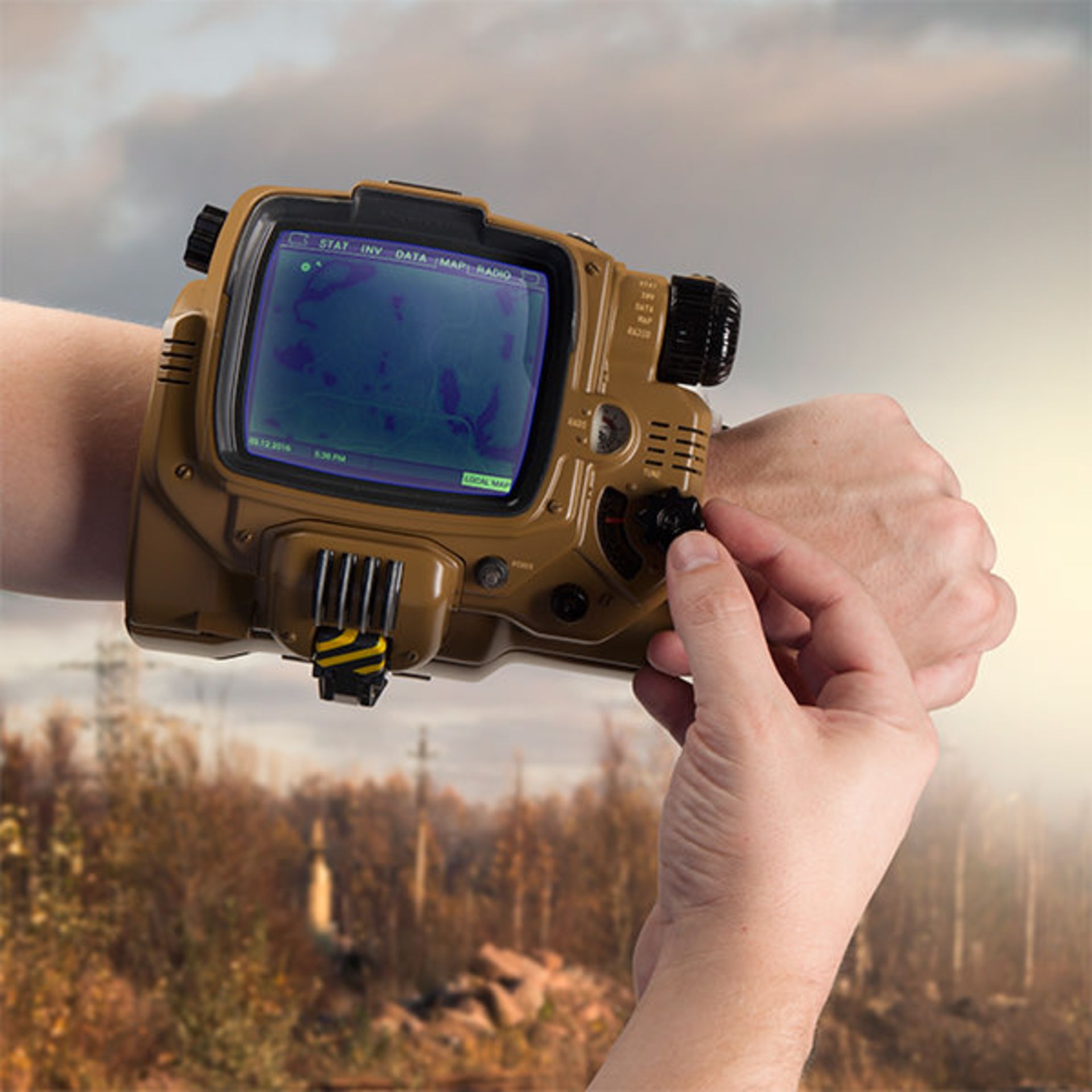 pip-boy deluxe bluetooth edition thinkgeek
